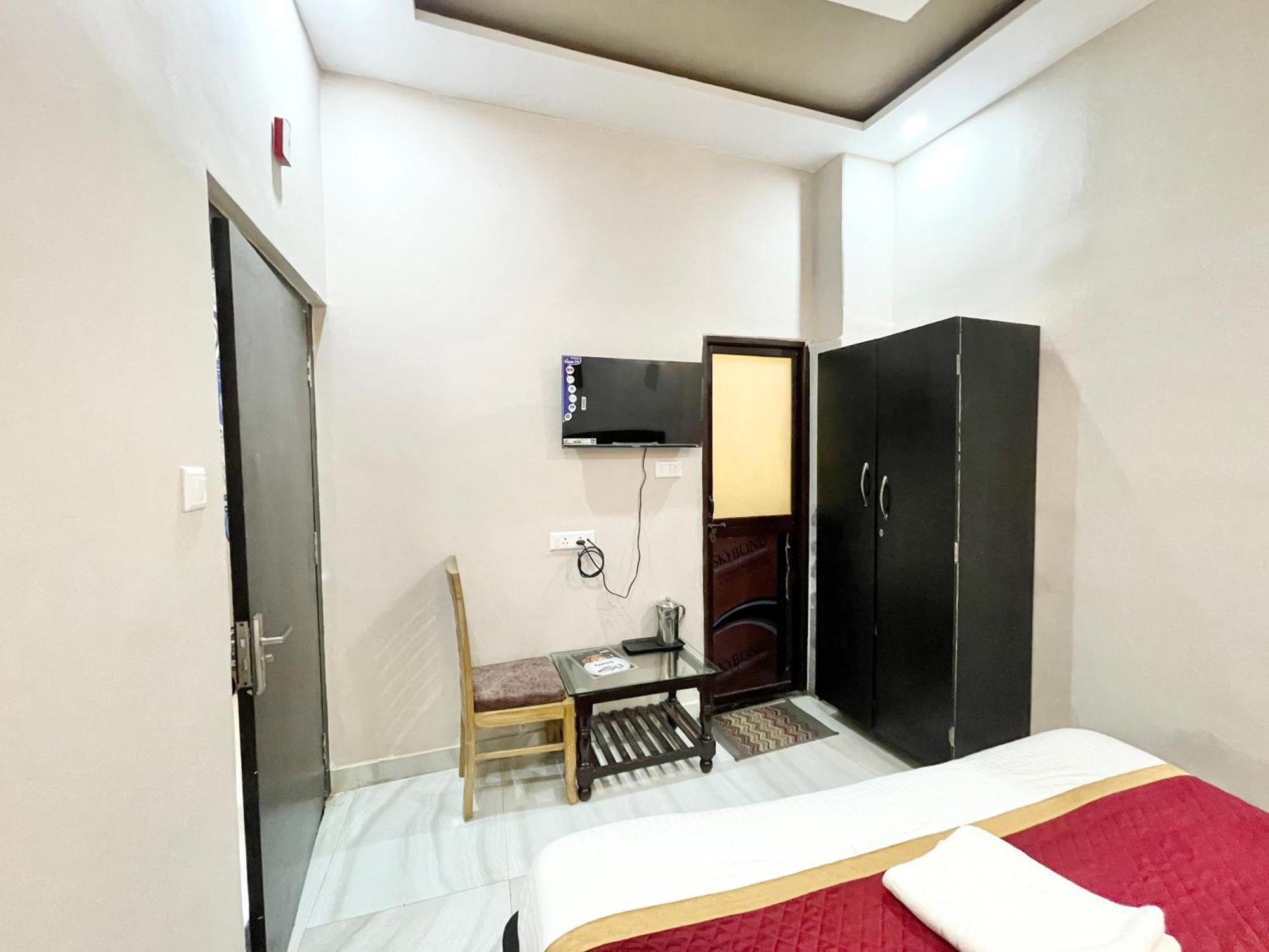 Psr Prem-shobha Residency ! Fully-air-conditioned At Prime Location With Off Site Parking Availability, Near Kashi Vishwanath Temple, And Ganga Ghat - 2 *