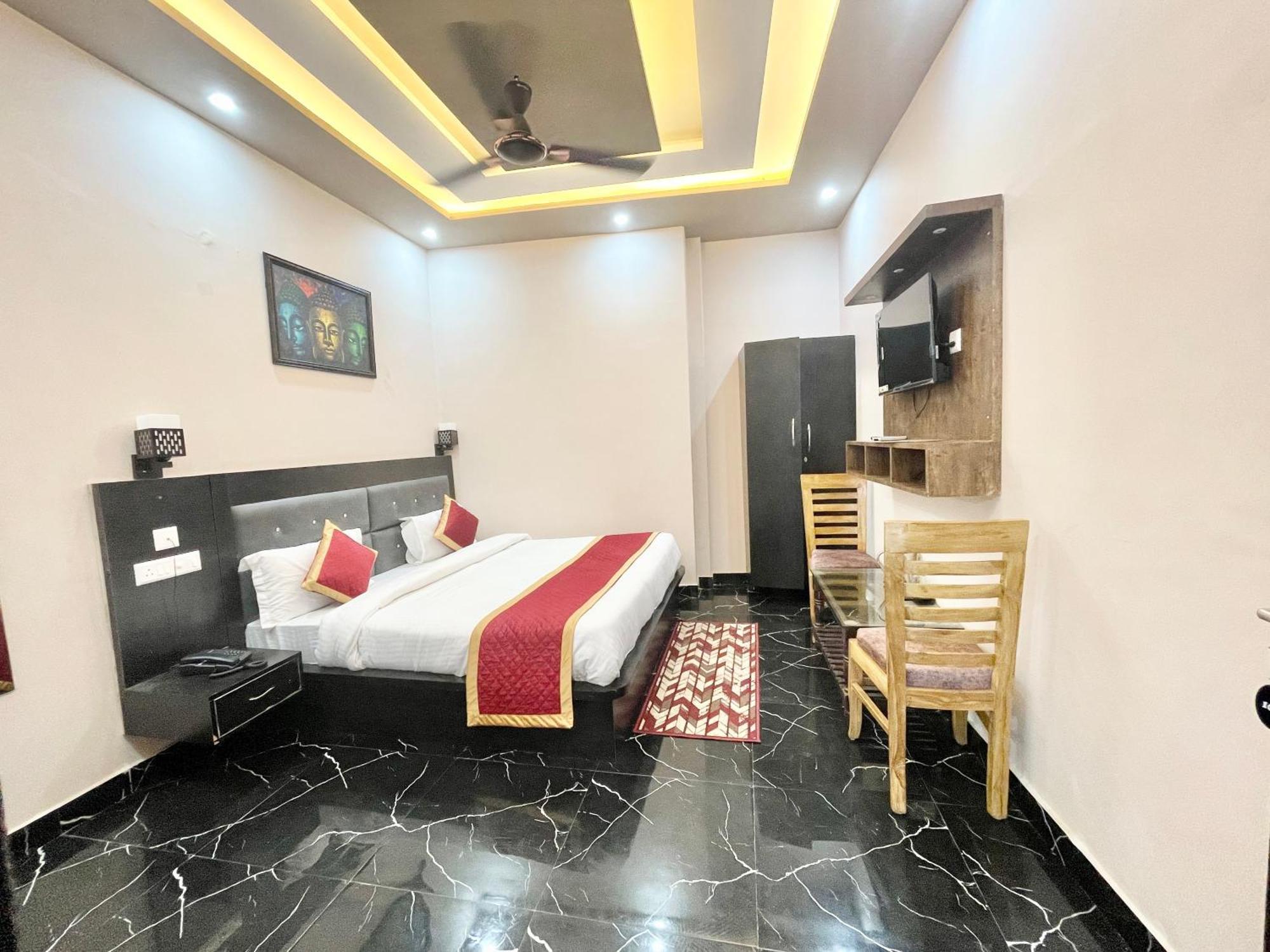 Psr Prem-shobha Residency ! Fully-air-conditioned At Prime Location With Off Site Parking Availability, Near Kashi Vishwanath Temple, And Ganga Ghat - 2 *