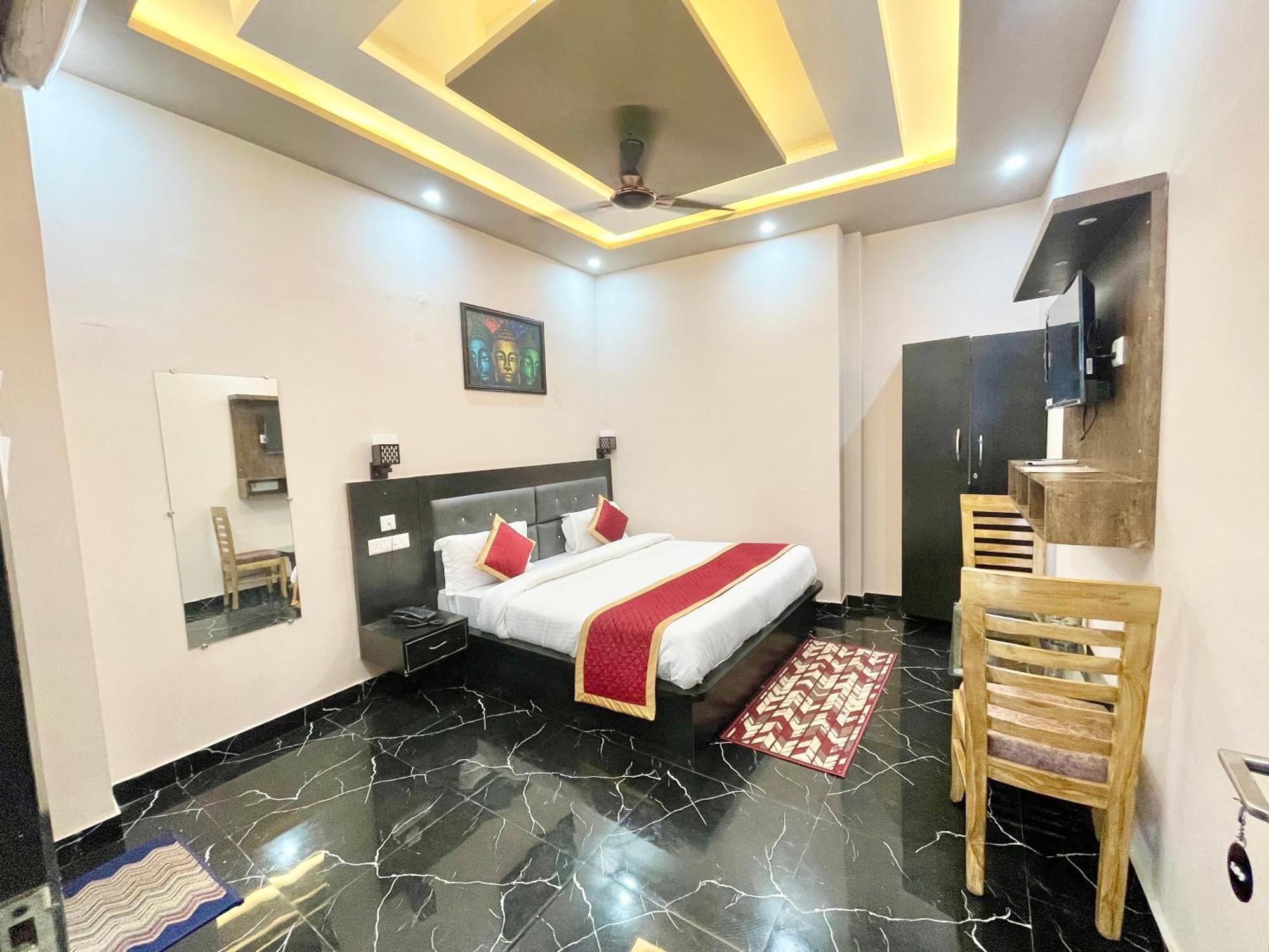 Psr Prem-shobha Residency ! Fully-air-conditioned At Prime Location With Off Site Parking Availability, Near Kashi Vishwanath Temple, And Ganga Ghat - 2 Hotel *
