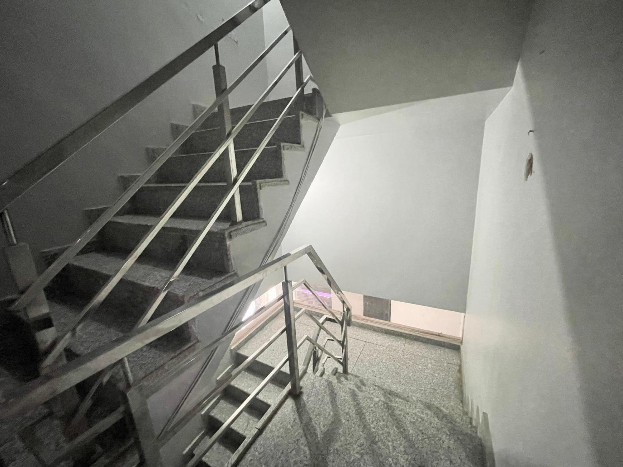 Prakash ! ! Fully-air-conditioned At Prime Location With Off Site Parking Availability, Near Kashi Vishwanath Temple, And Ganga Ghat, Newly Constructed And Luxurious - 3 Hotel 4*