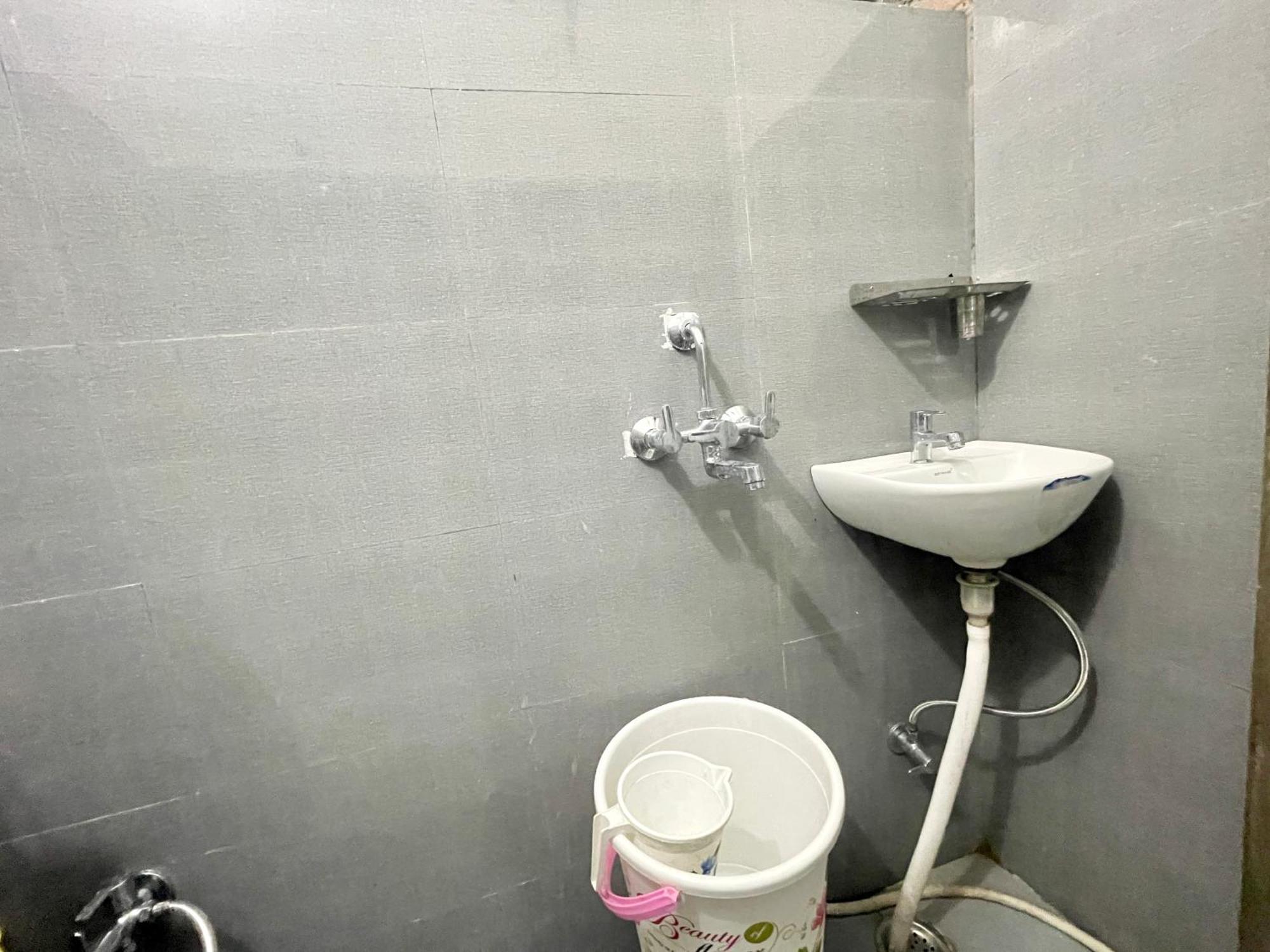 Hotel Prakash ! ! Fully-air-conditioned At Prime Location With Off Site Parking Availability, Near Kashi Vishwanath Temple, And Ganga Ghat, Newly Constructed And Luxurious - 3 4*