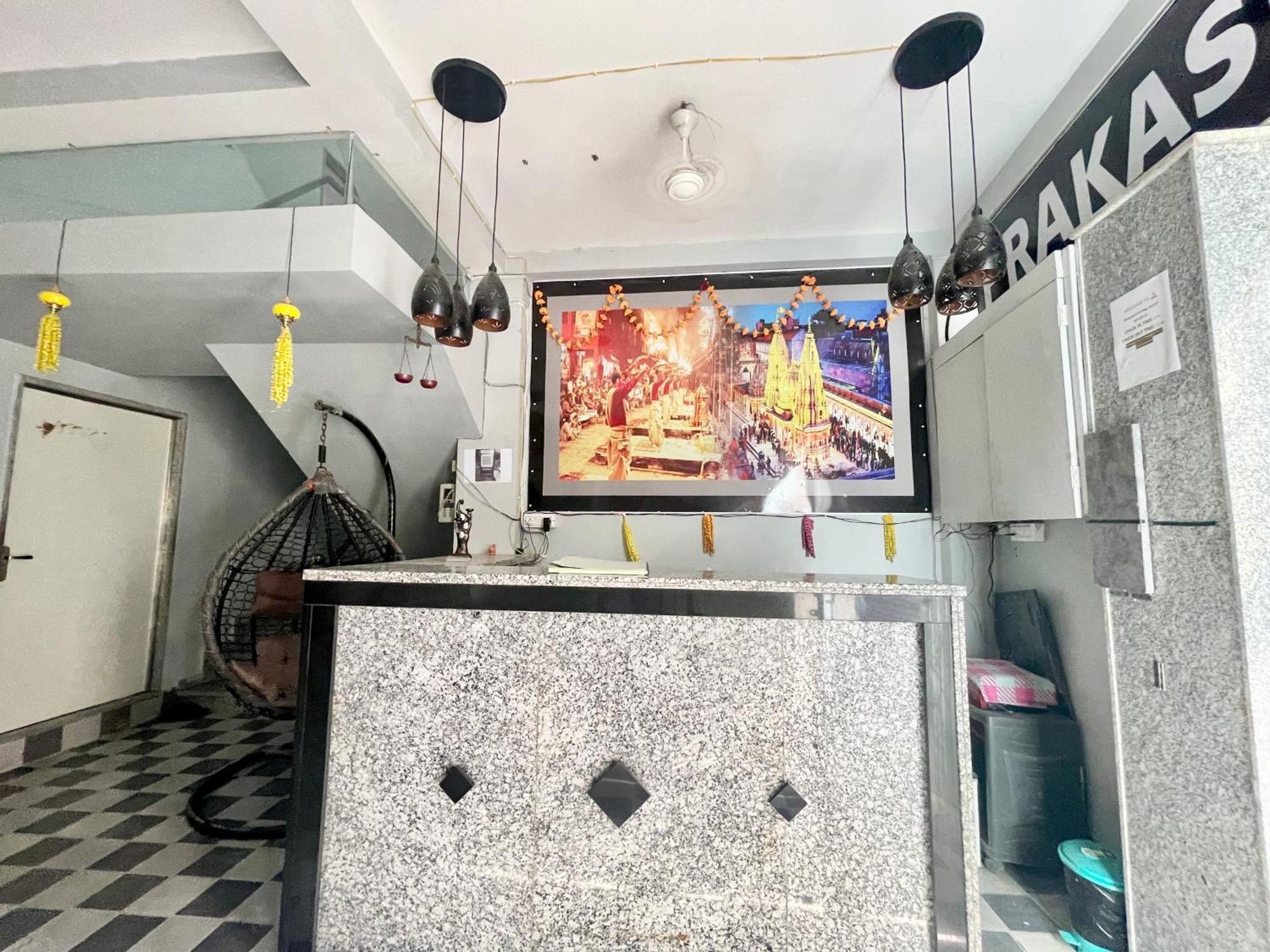Prakash ! ! Fully-air-conditioned At Prime Location With Off Site Parking Availability, Near Kashi Vishwanath Temple, And Ganga Ghat, Newly Constructed And Luxurious - 3 Varanasi
