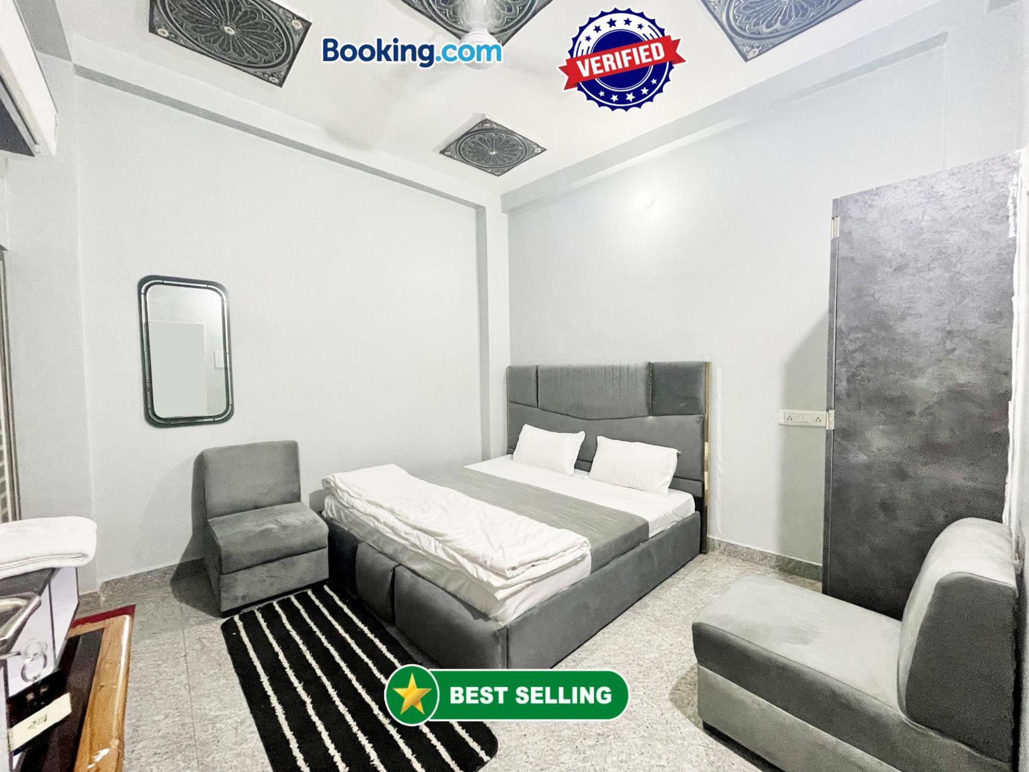 Prakash ! ! Fully-air-conditioned At Prime Location With Off Site Parking Availability, Near Kashi Vishwanath Temple, And Ganga Ghat, Newly Constructed And Luxurious - 3 Hotel