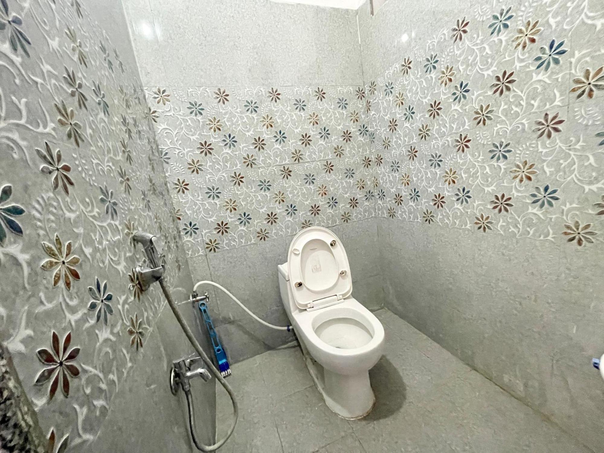 Hotel Prakash ! ! Fully-air-conditioned At Prime Location With Off Site Parking Availability, Near Kashi Vishwanath Temple, And Ganga Ghat, Newly Constructed And Luxurious - 3 Varanasi