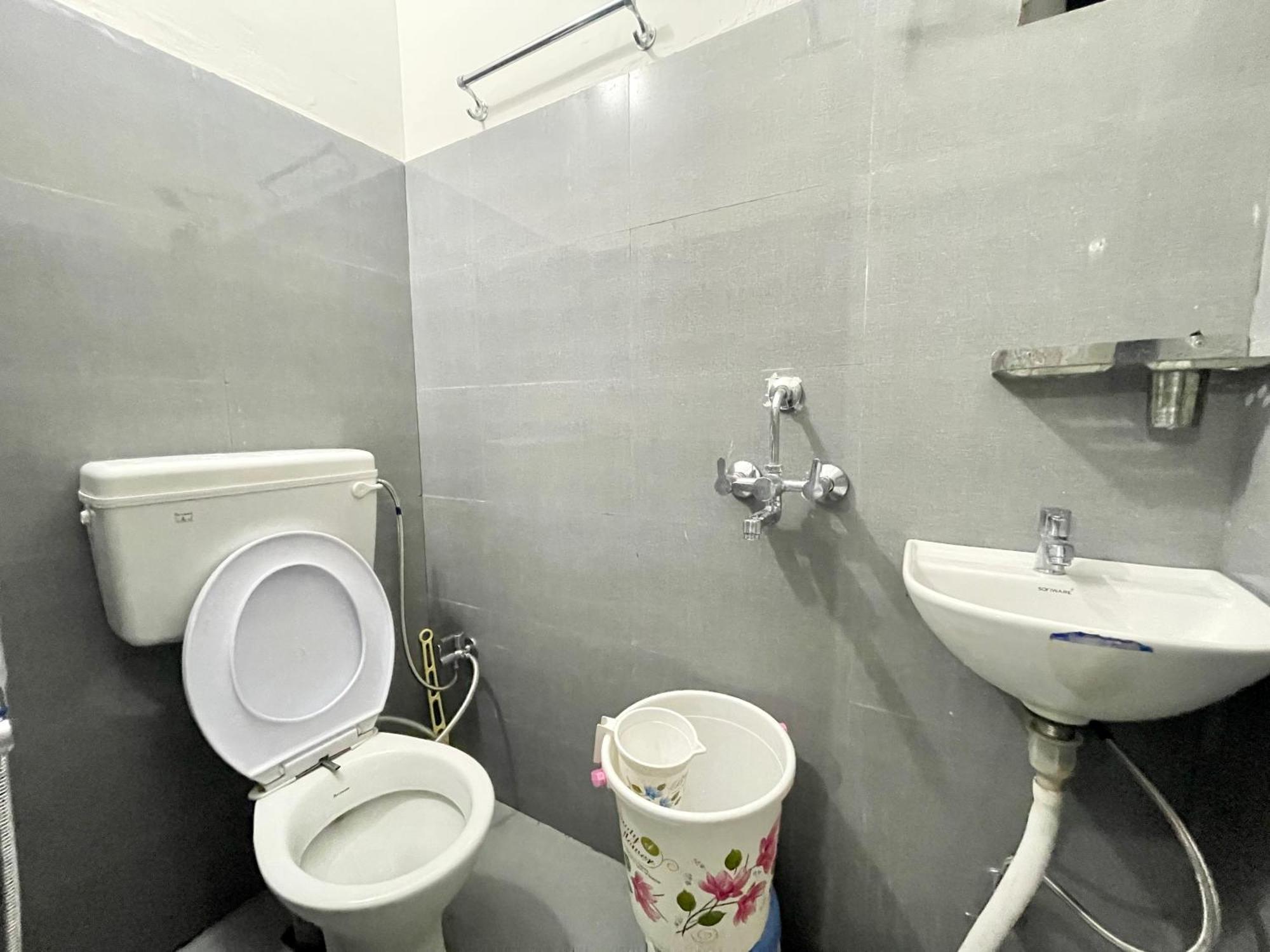 Hotel Prakash ! ! Fully-air-conditioned At Prime Location With Off Site Parking Availability, Near Kashi Vishwanath Temple, And Ganga Ghat, Newly Constructed And Luxurious - 3 Varanasi