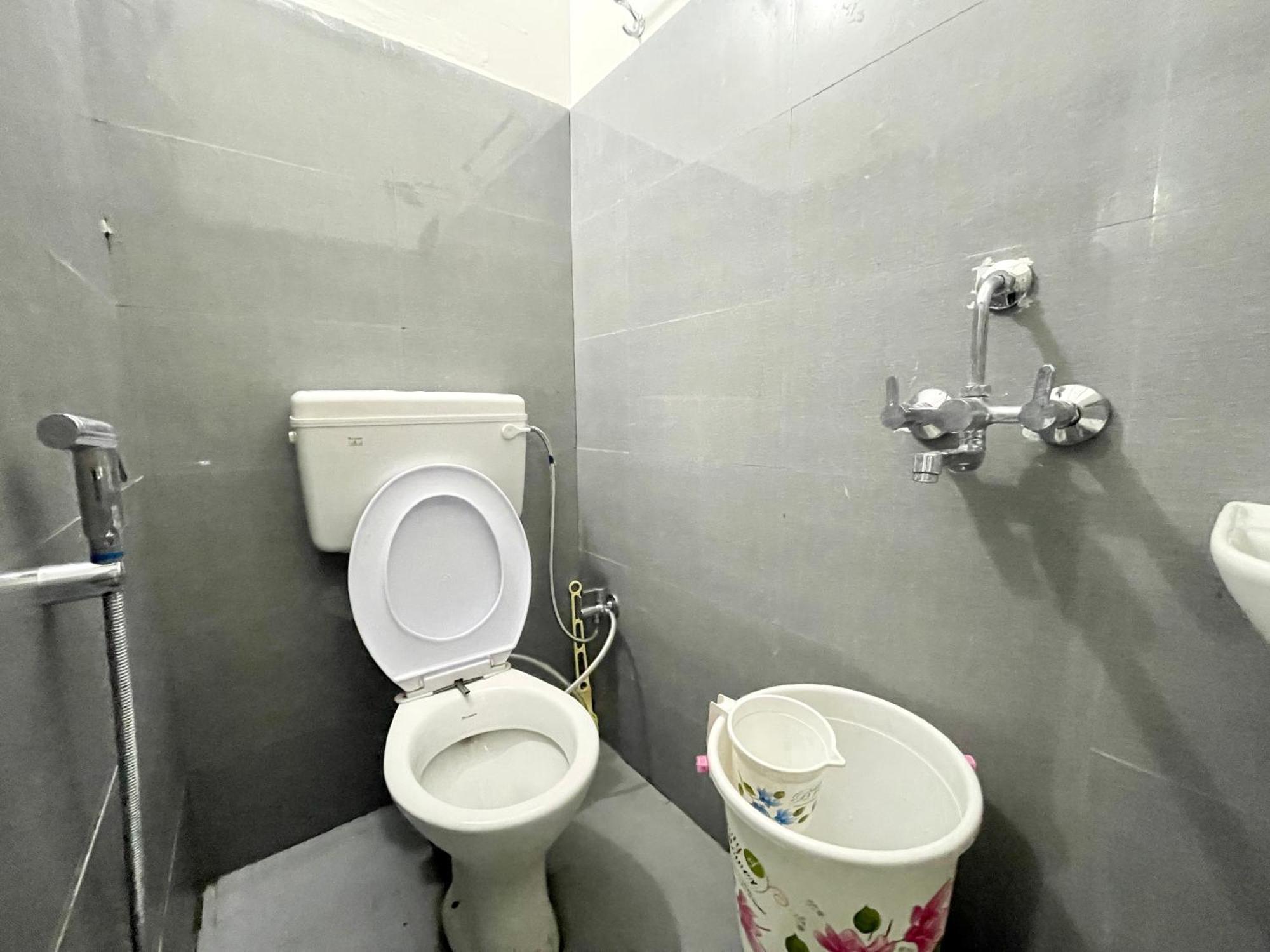 Prakash ! ! Fully-air-conditioned At Prime Location With Off Site Parking Availability, Near Kashi Vishwanath Temple, And Ganga Ghat, Newly Constructed And Luxurious - 3 Varanasi