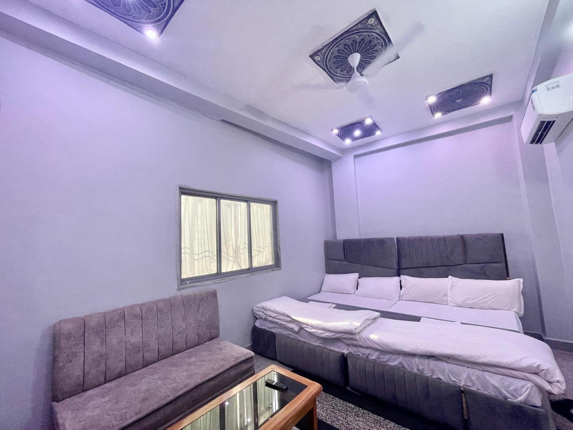 Prakash ! ! Fully-air-conditioned At Prime Location With Off Site Parking Availability, Near Kashi Vishwanath Temple, And Ganga Ghat, Newly Constructed And Luxurious - 3