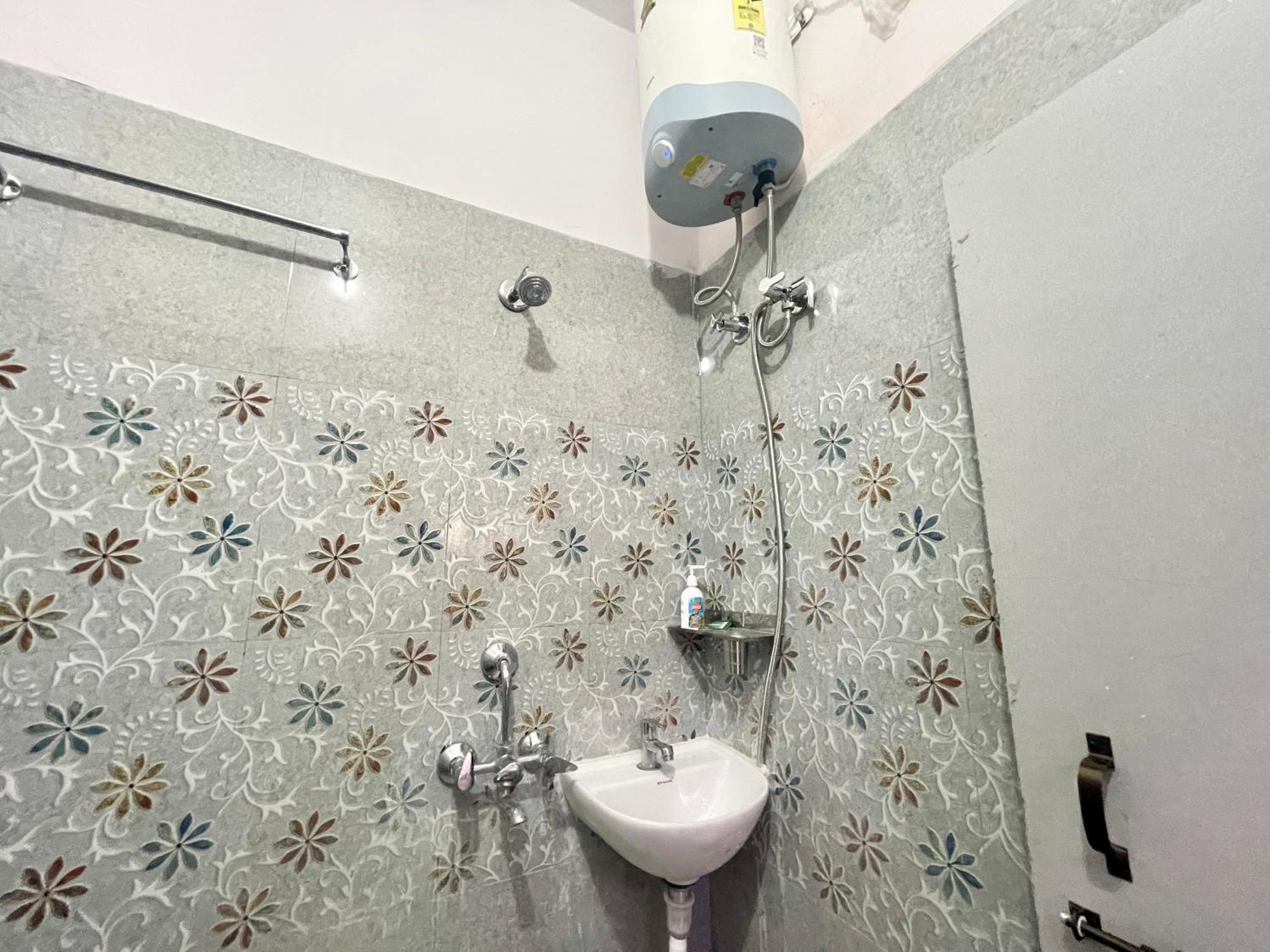 Hotel Prakash ! ! Fully-air-conditioned At Prime Location With Off Site Parking Availability, Near Kashi Vishwanath Temple, And Ganga Ghat, Newly Constructed And Luxurious - 3 Varanasi