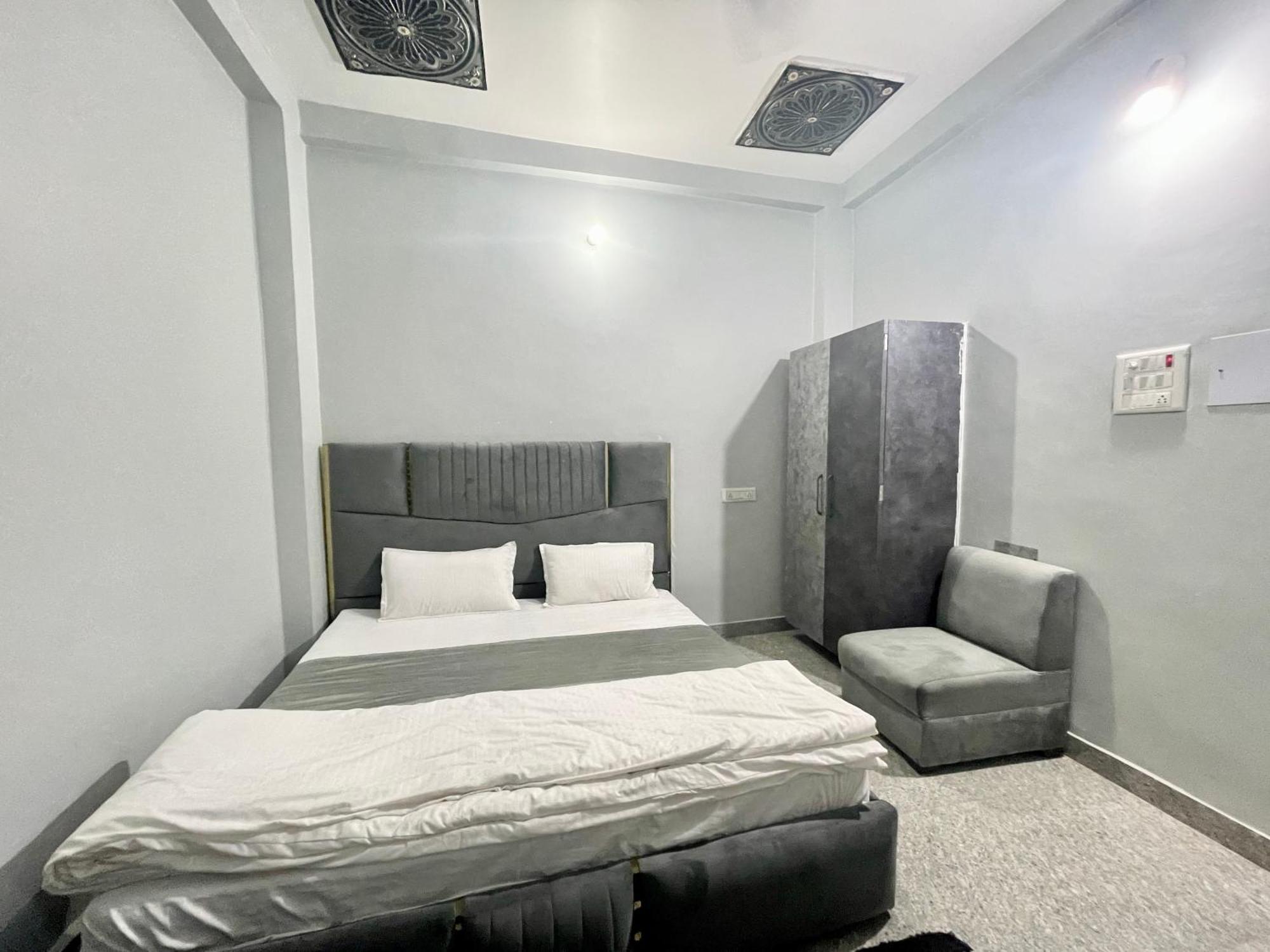 Prakash ! ! Fully-air-conditioned At Prime Location With Off Site Parking Availability, Near Kashi Vishwanath Temple, And Ganga Ghat, Newly Constructed And Luxurious - 3 4* Varanasi