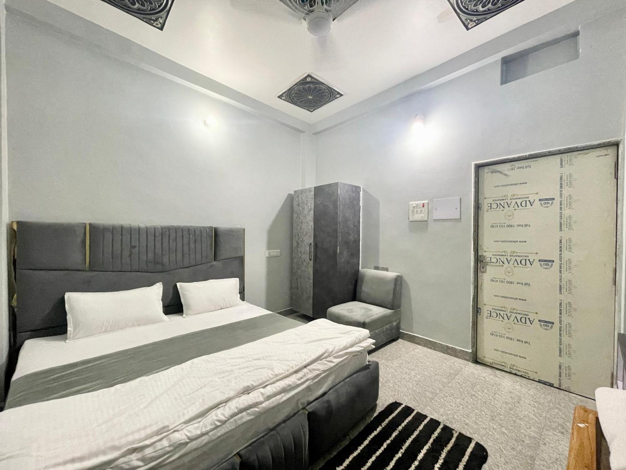 Prakash ! ! Fully-air-conditioned At Prime Location With Off Site Parking Availability, Near Kashi Vishwanath Temple, And Ganga Ghat, Newly Constructed And Luxurious - 3