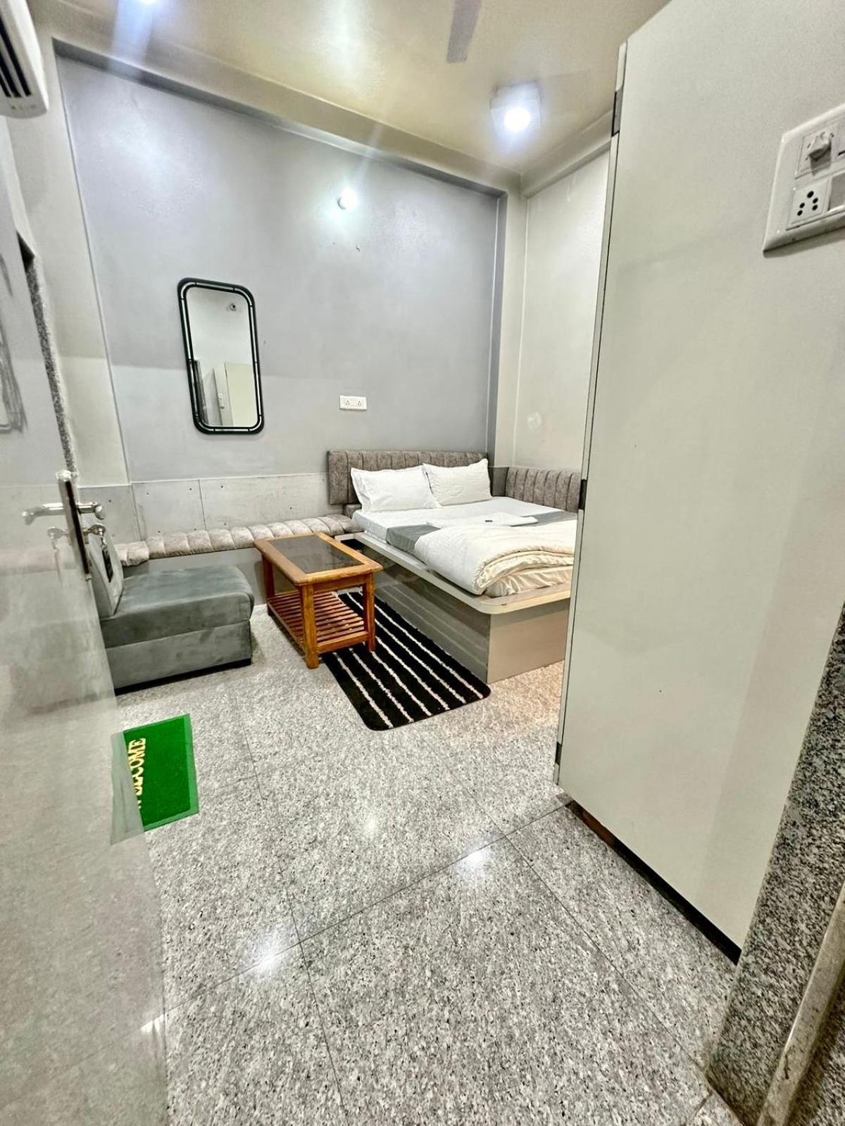Hotel Prakash ! ! Fully-air-conditioned At Prime Location With Off Site Parking Availability, Near Kashi Vishwanath Temple, And Ganga Ghat, Newly Constructed And Luxurious - 3 4*