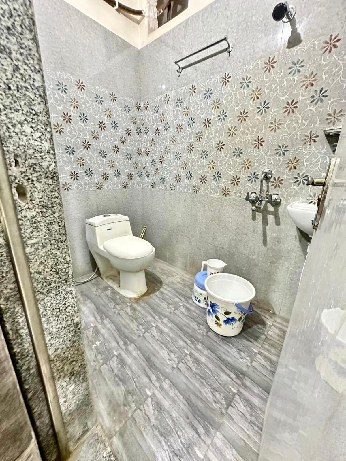 Hotel Prakash ! ! Fully-air-conditioned At Prime Location With Off Site Parking Availability, Near Kashi Vishwanath Temple, And Ganga Ghat, Newly Constructed And Luxurious - 3