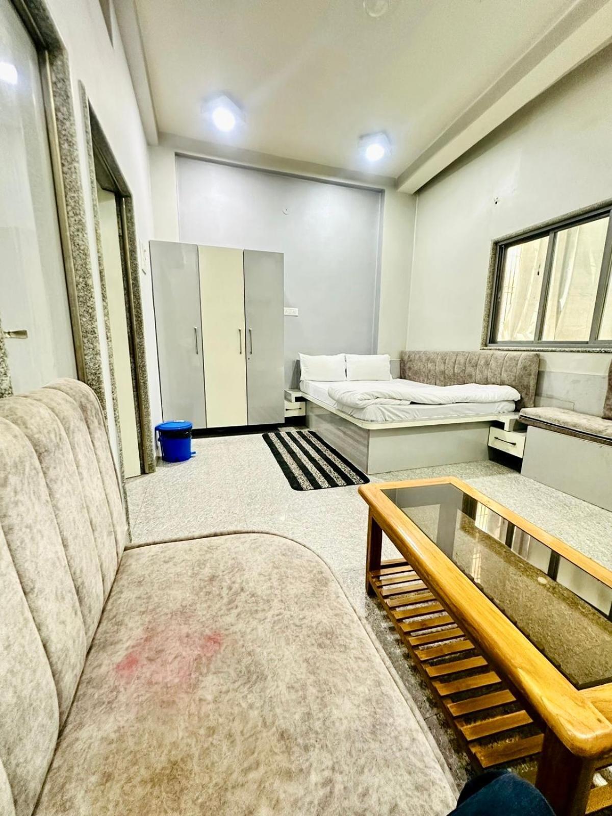 Hotel Prakash ! ! Fully-air-conditioned At Prime Location With Off Site Parking Availability, Near Kashi Vishwanath Temple, And Ganga Ghat, Newly Constructed And Luxurious - 3 4*