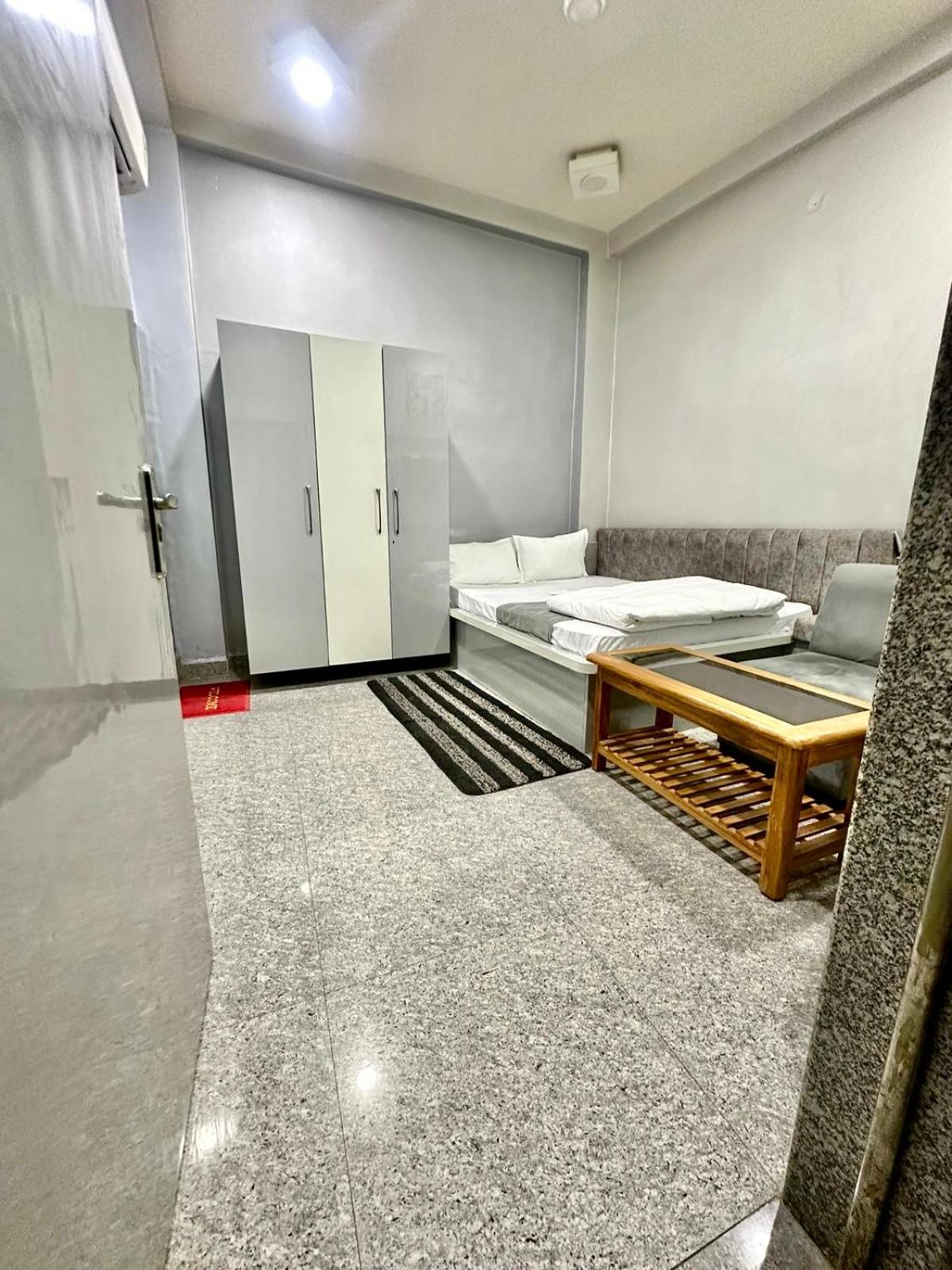 Hotel Prakash ! ! Fully-air-conditioned At Prime Location With Off Site Parking Availability, Near Kashi Vishwanath Temple, And Ganga Ghat, Newly Constructed And Luxurious - 3 Varanasi