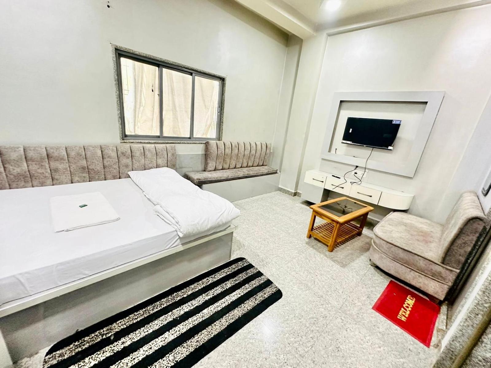 Prakash ! ! Fully-air-conditioned At Prime Location With Off Site Parking Availability, Near Kashi Vishwanath Temple, And Ganga Ghat, Newly Constructed And Luxurious - 3 Hotel 4*