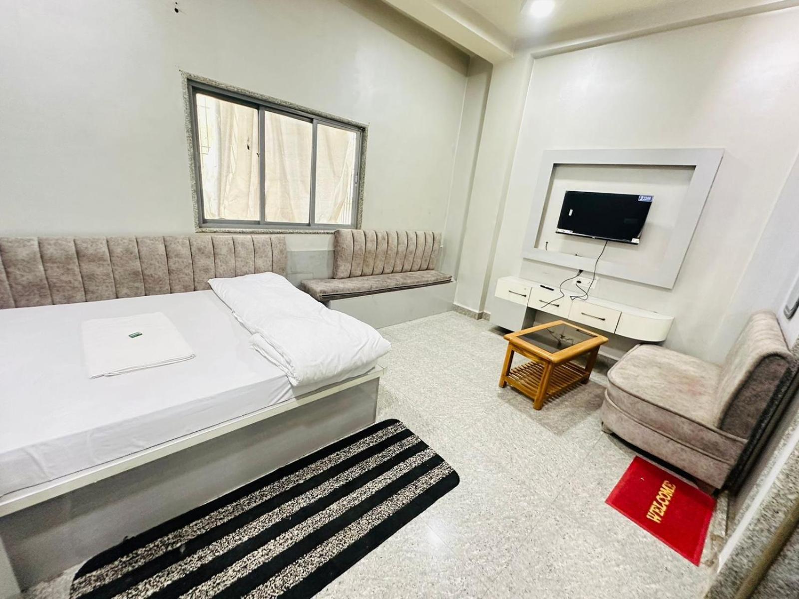 Prakash ! ! Fully-air-conditioned At Prime Location With Off Site Parking Availability, Near Kashi Vishwanath Temple, And Ganga Ghat, Newly Constructed And Luxurious - 3 Hotel Varanasi