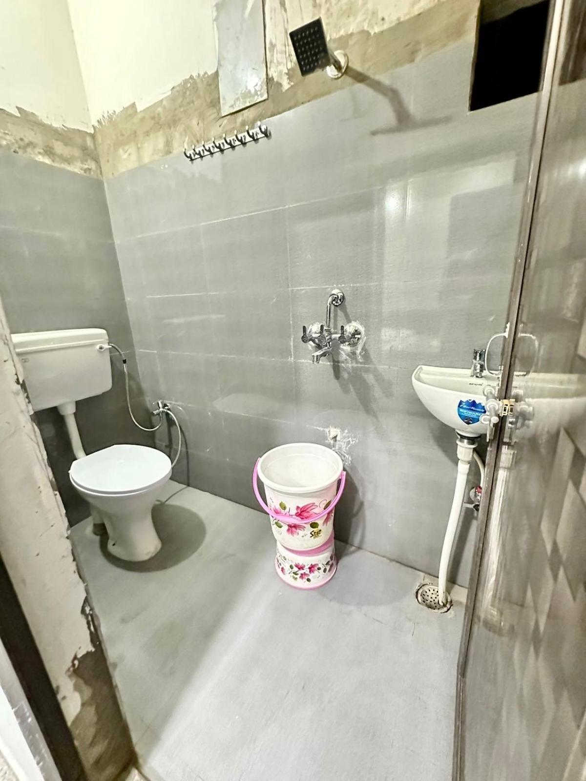 Prakash ! ! Fully-air-conditioned At Prime Location With Off Site Parking Availability, Near Kashi Vishwanath Temple, And Ganga Ghat, Newly Constructed And Luxurious - 3 Varanasi