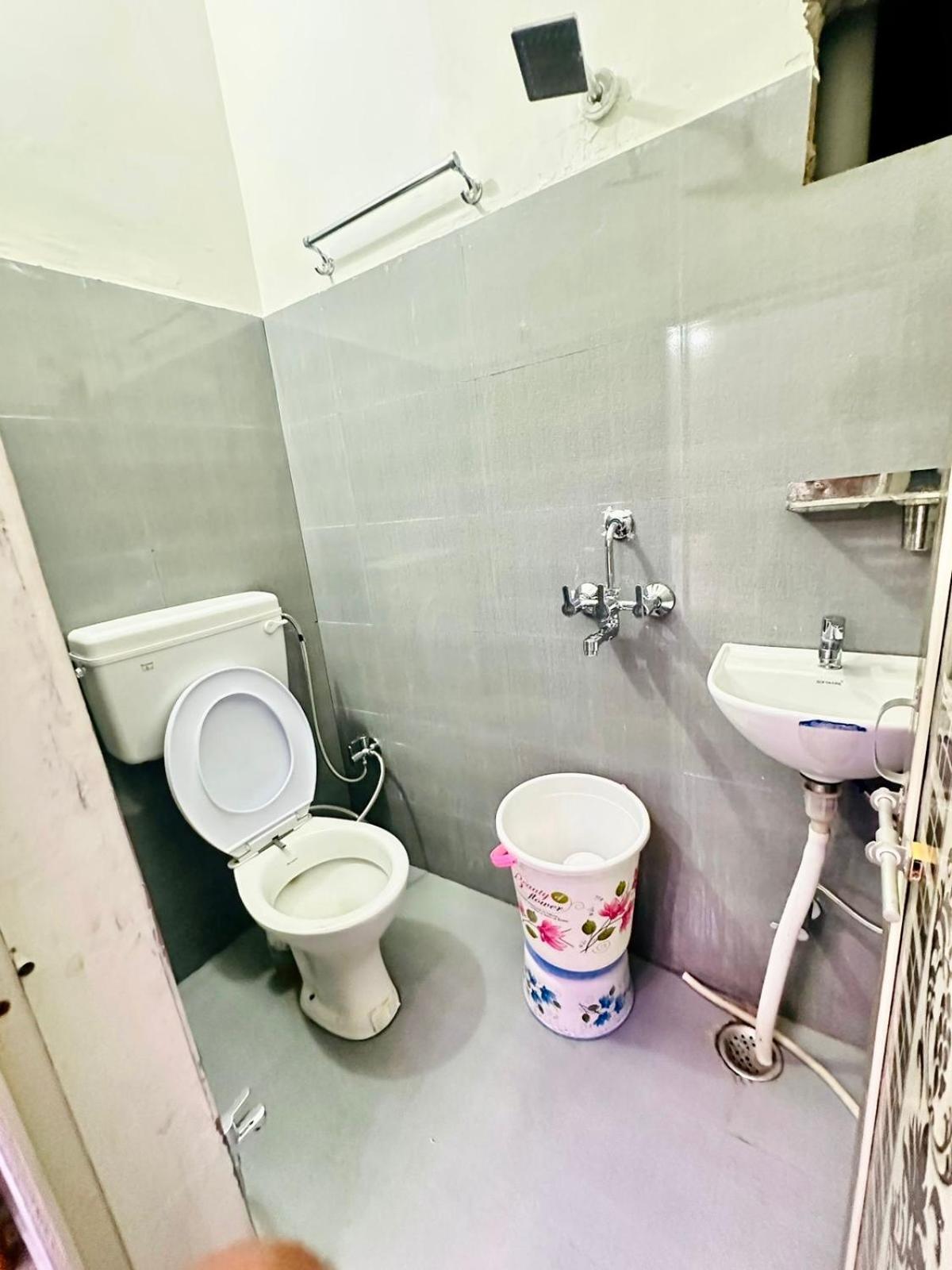 Hotel Prakash ! ! Fully-air-conditioned At Prime Location With Off Site Parking Availability, Near Kashi Vishwanath Temple, And Ganga Ghat, Newly Constructed And Luxurious - 3 Varanasi