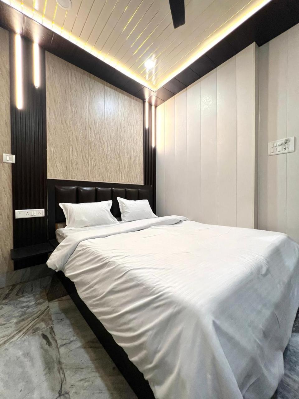 Durga P Near Harishchandra Ghat Hotel Varanasi
