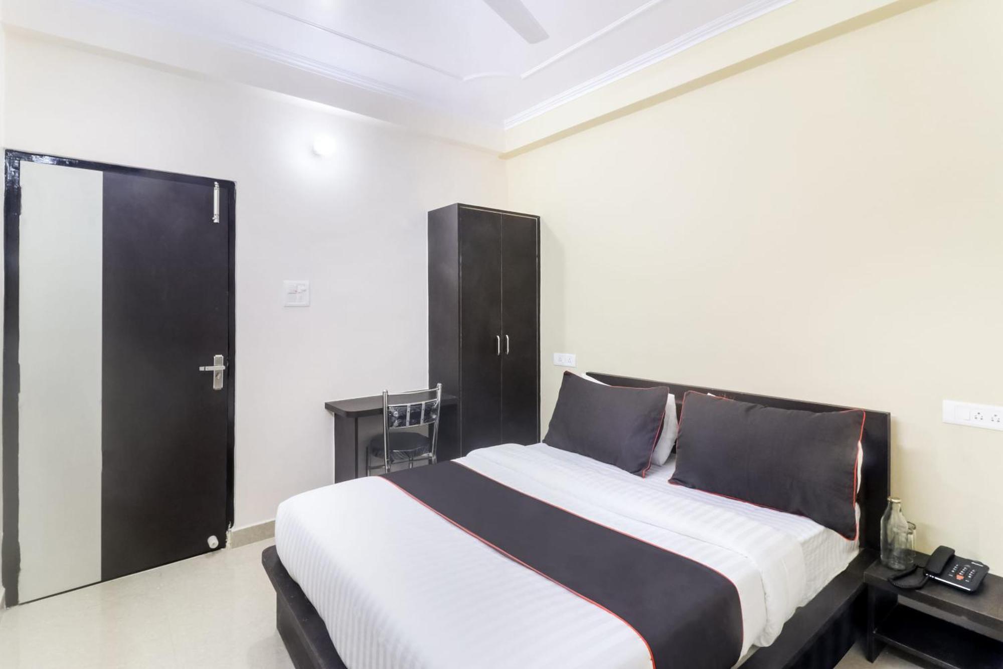 Hotel Collection O Pragyapuri Residents Varanasi