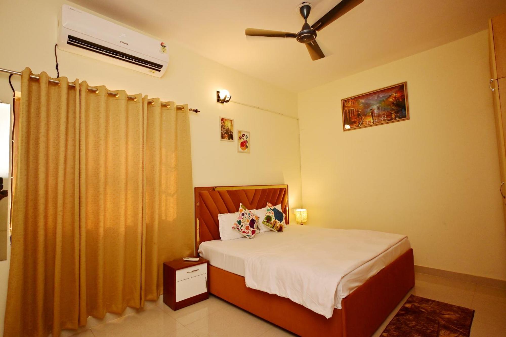 Zoomstay - 3bhk Varanasi