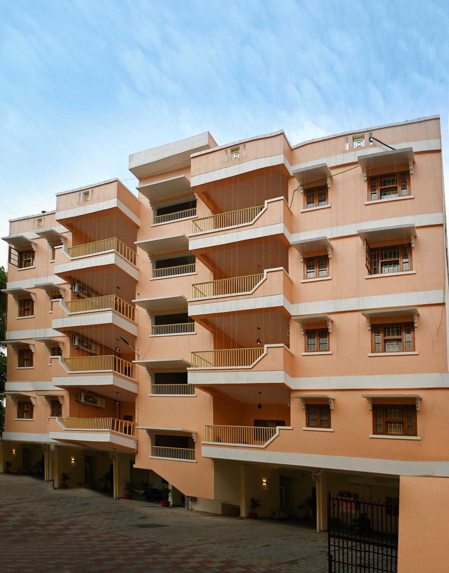 Zoomstay - 3bhk *