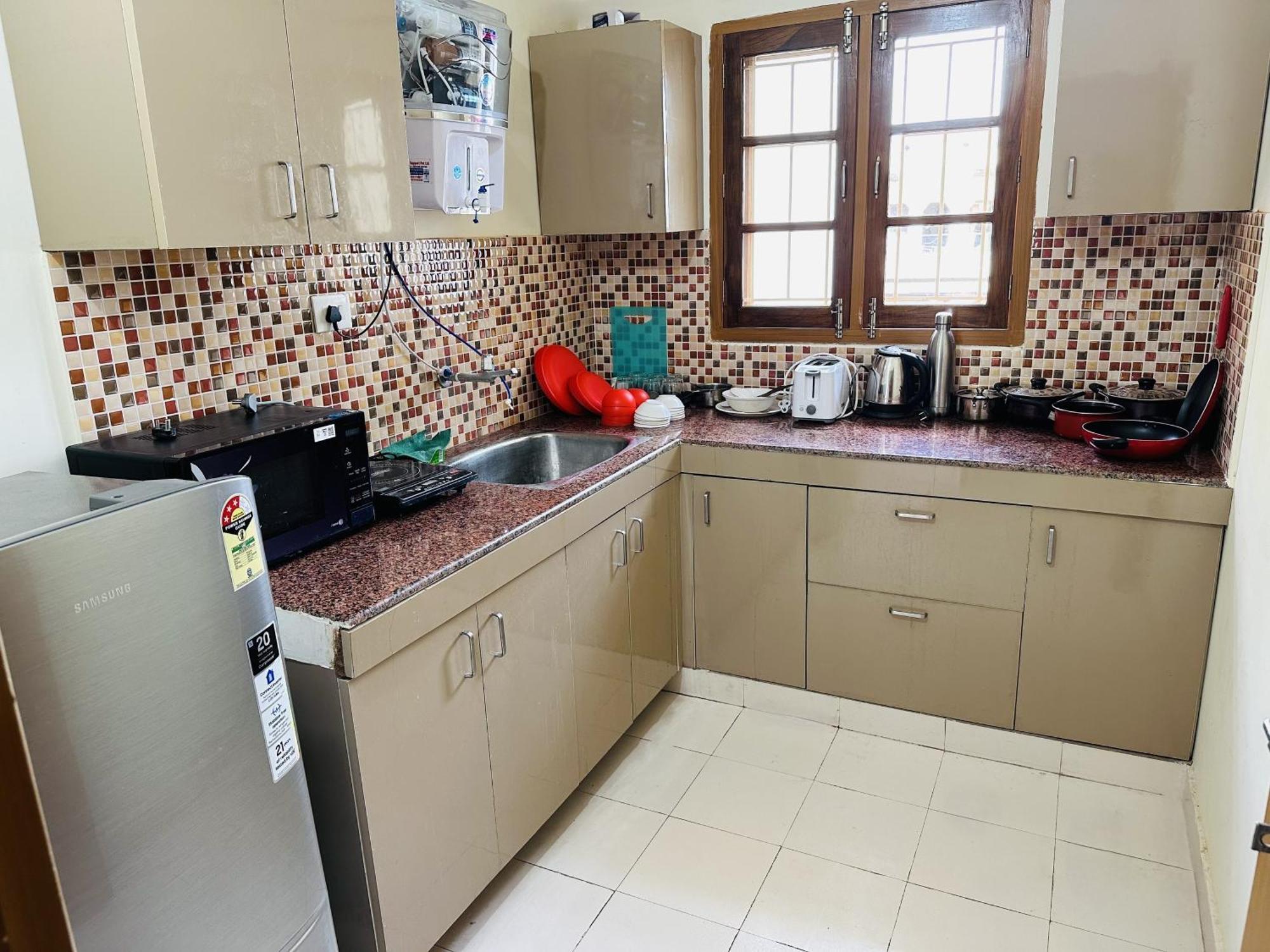 Zoomstay - 3bhk *