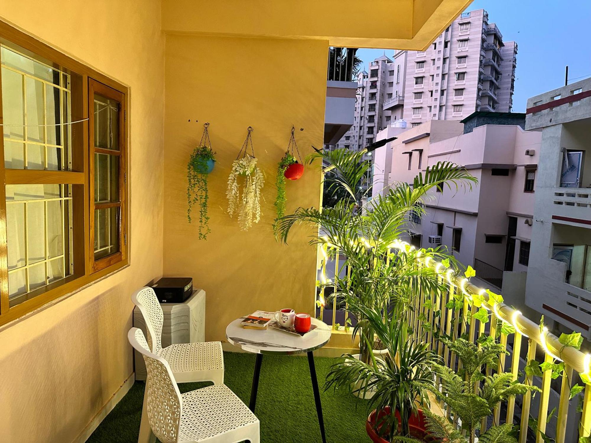 Zoomstay - 3bhk Varanasi