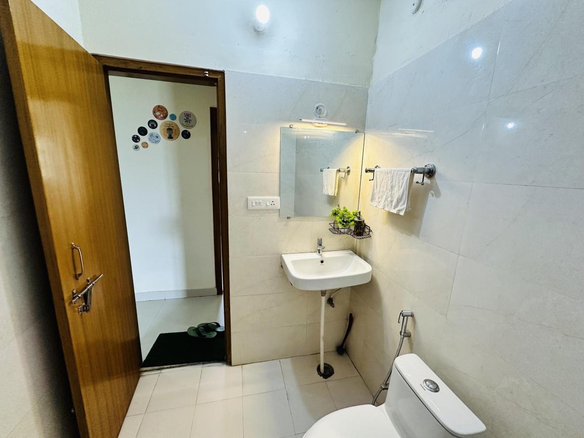 Zoomstay - 3bhk * Varanasi