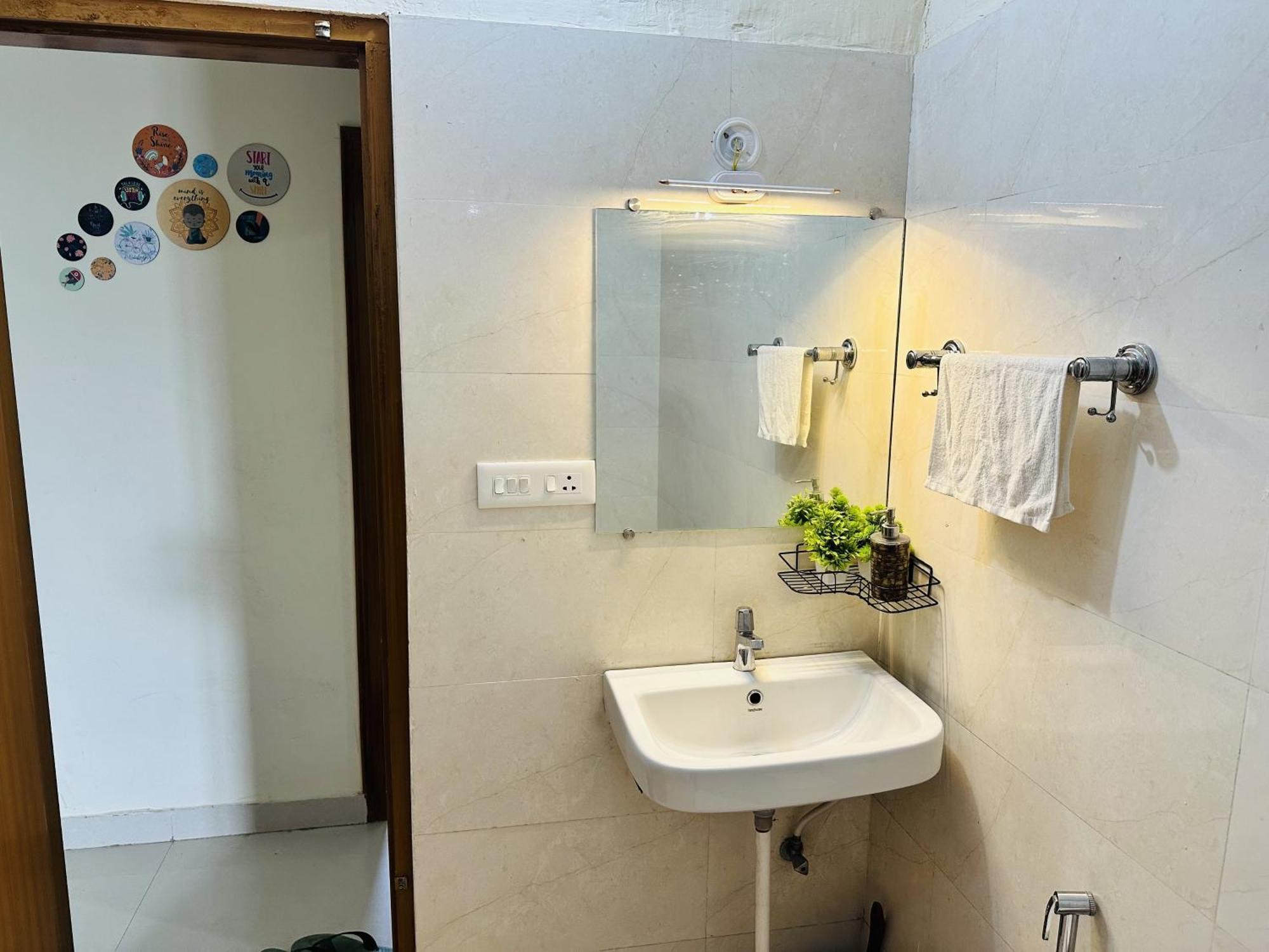 Zoomstay - 3bhk Apartment