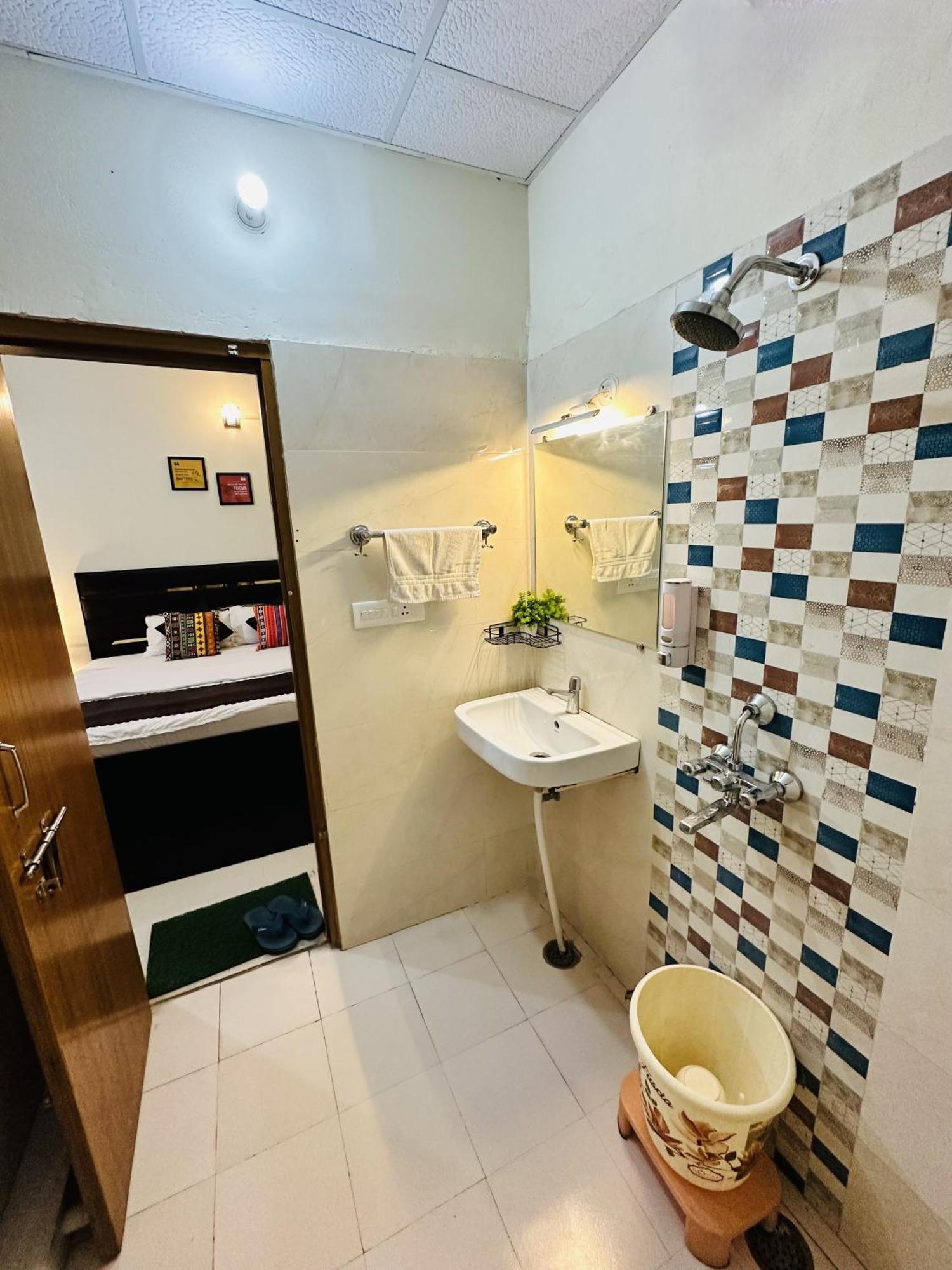 Zoomstay - 3bhk Apartment Varanasi