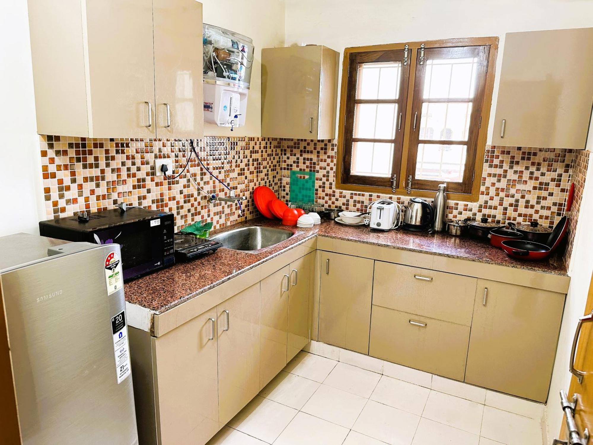 Zoomstay - 3bhk Apartment *