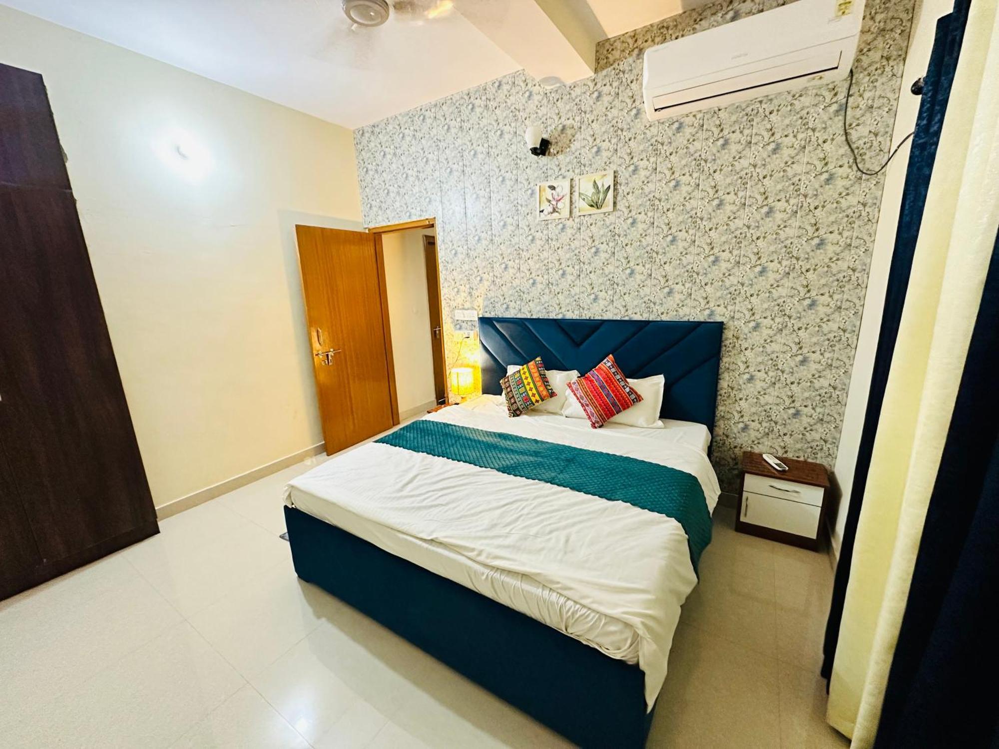 Zoomstay - 3bhk Apartment
