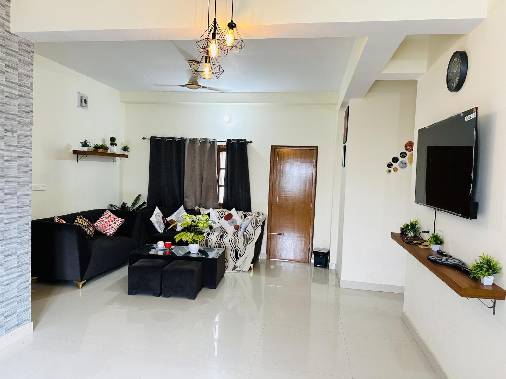 Apartment Zoomstay - 3bhk Varanasi