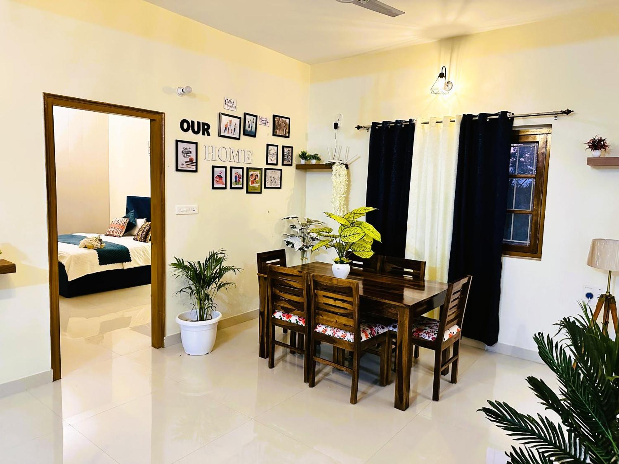 Zoomstay - 3bhk Apartment *