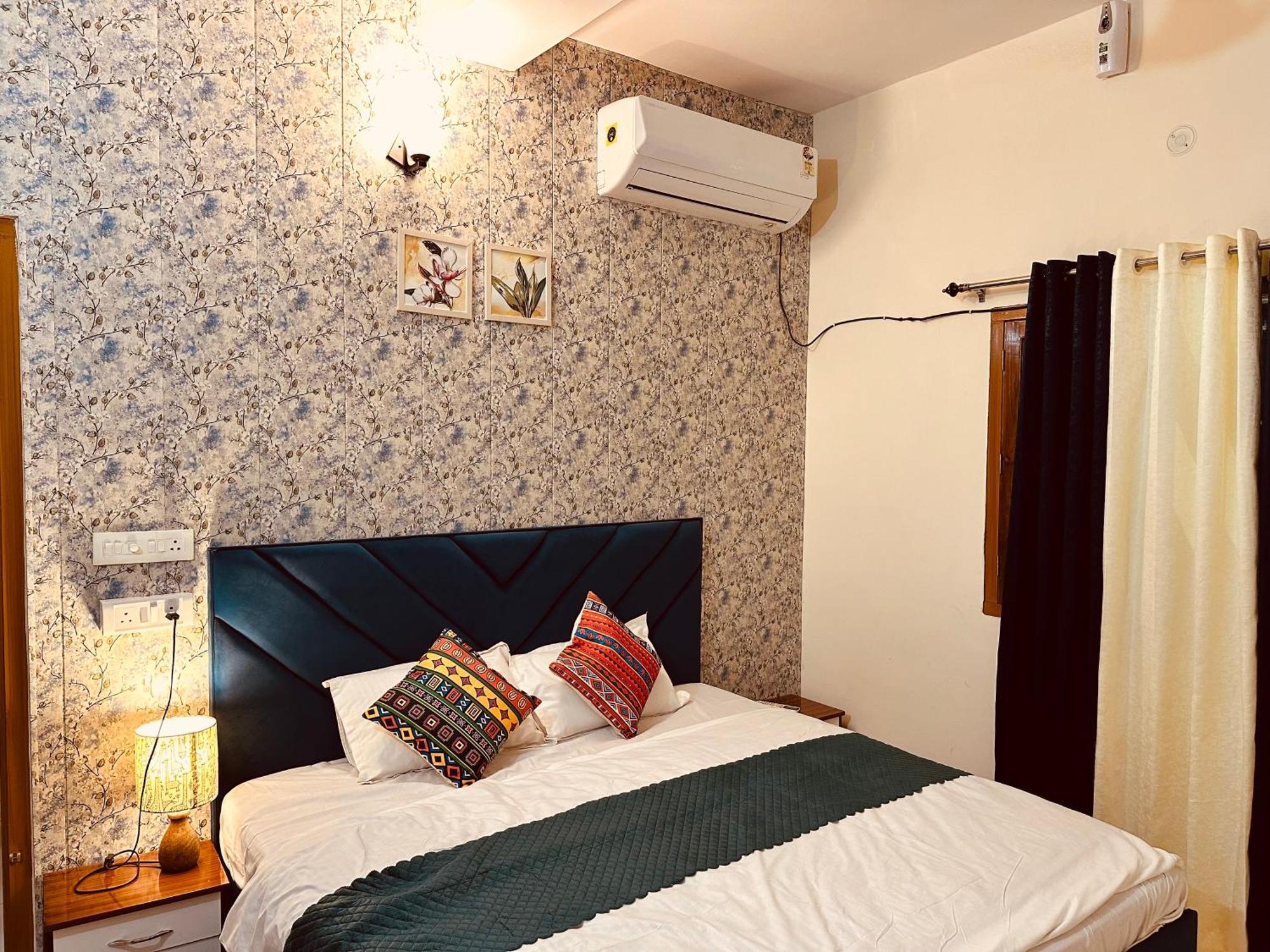 Zoomstay - 3bhk Apartment