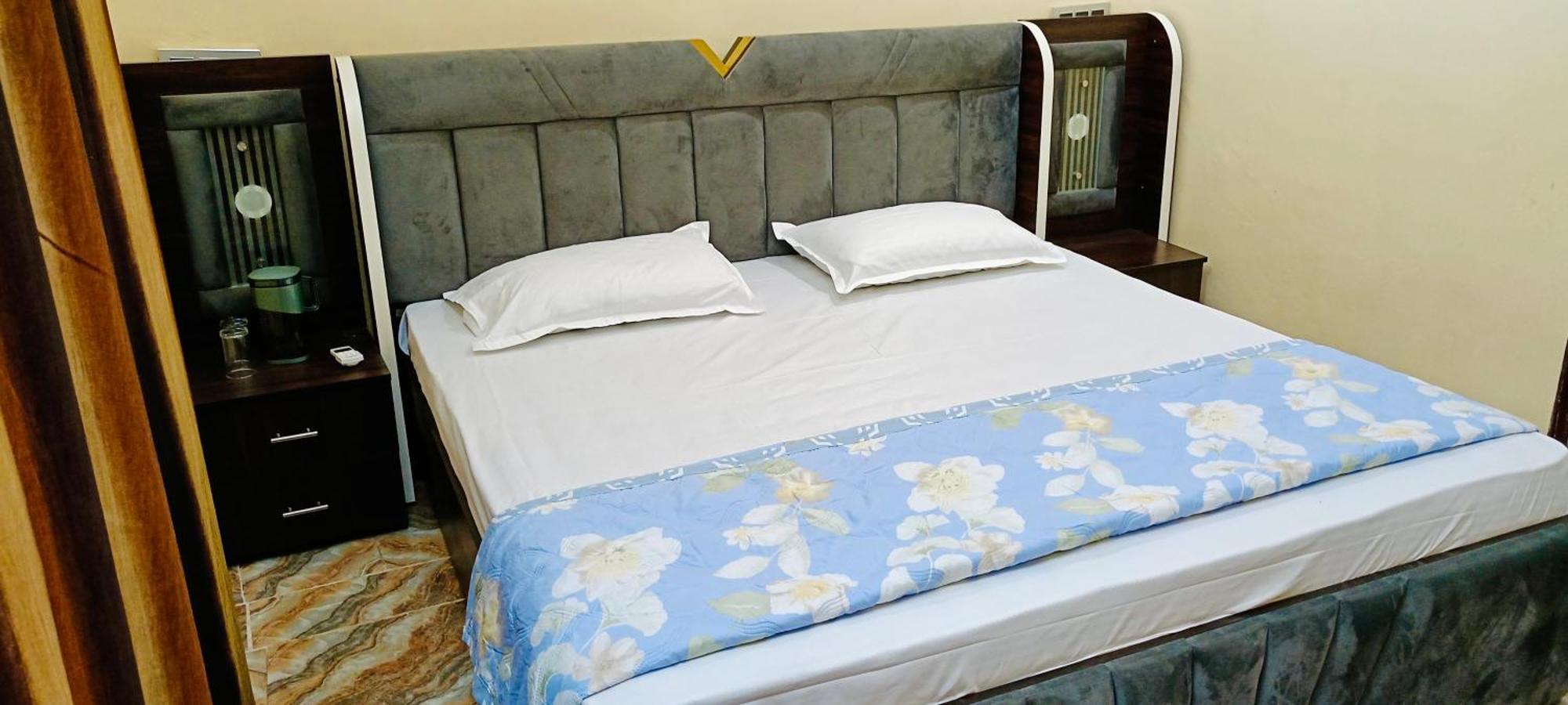 Homestay Om Paramhans Luxury Varanasi