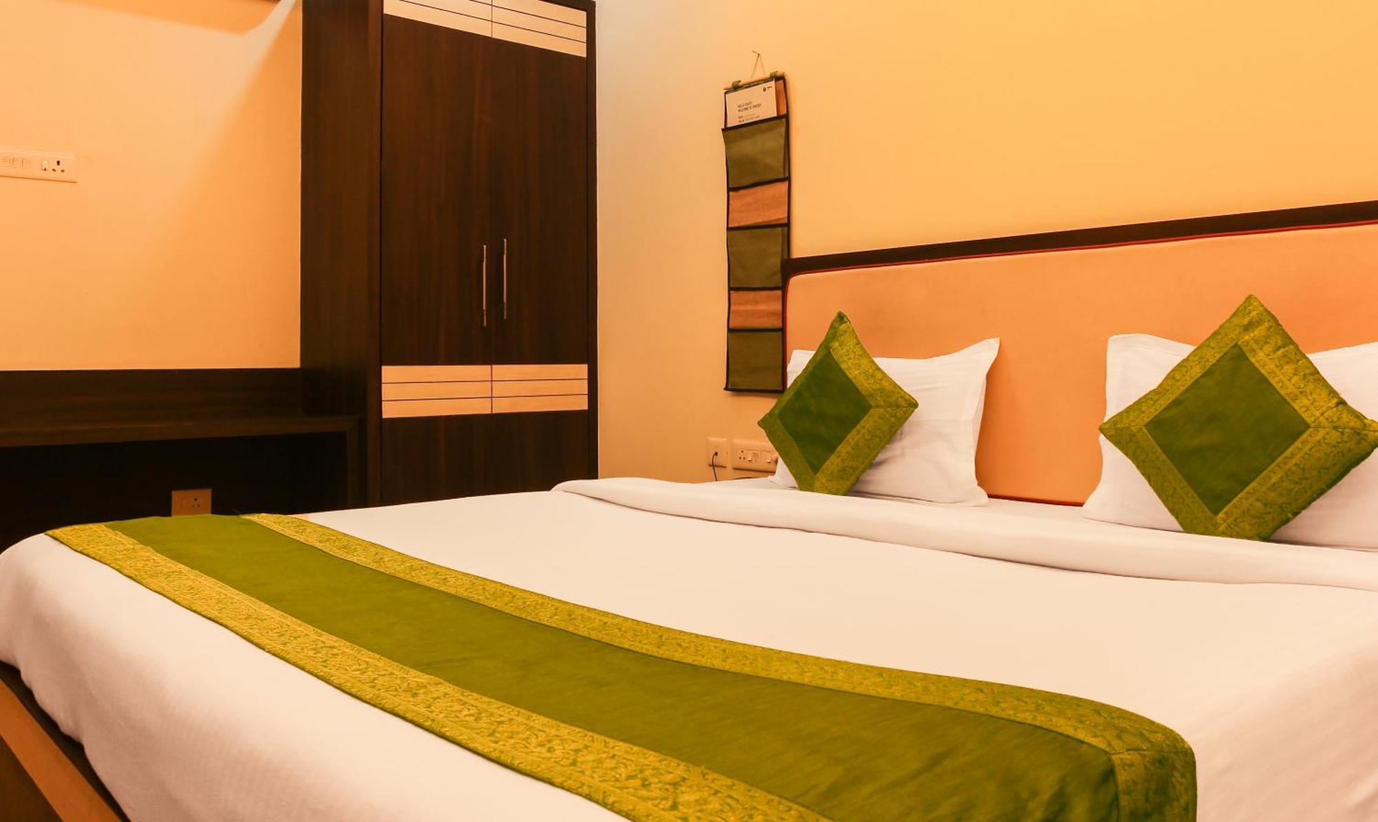 Hotel Janki International 3 Km From Kashi Vishwanath Temple Free Pickup From Railway Station 3*