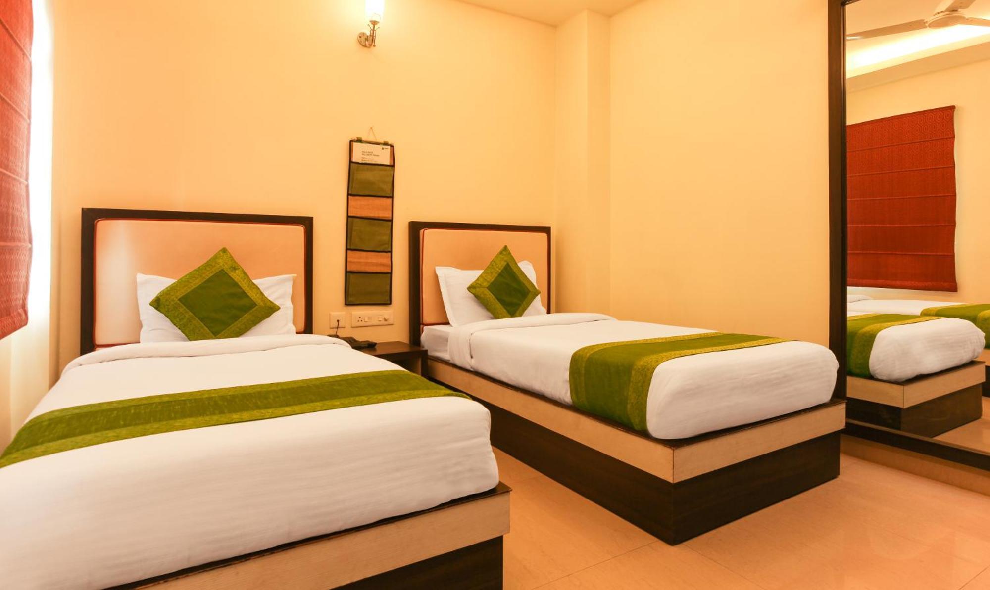 Janki International 3 Km From Kashi Vishwanath Temple Free Pickup From Railway Station 3*