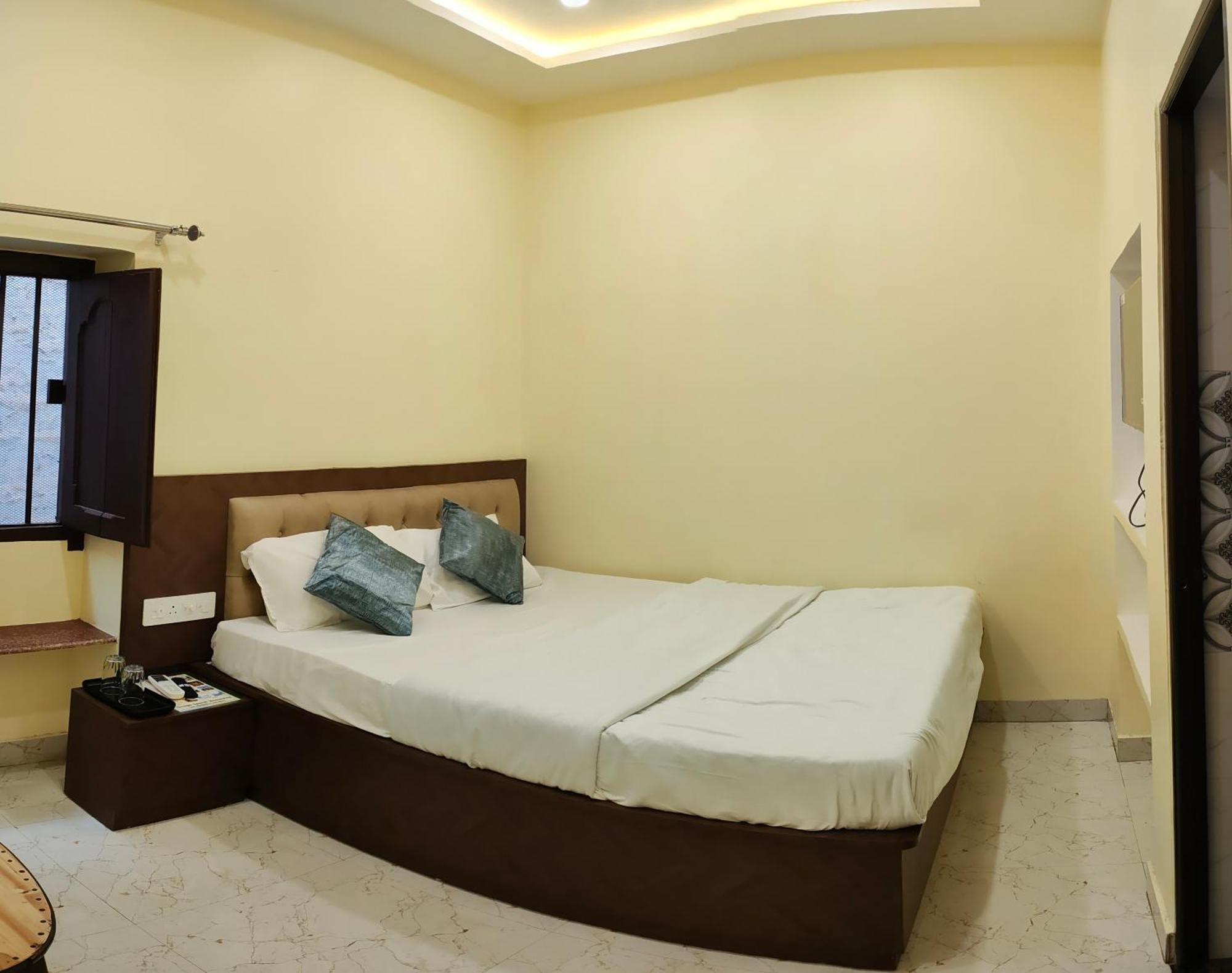 Ganga Sparsh Hotel 4*