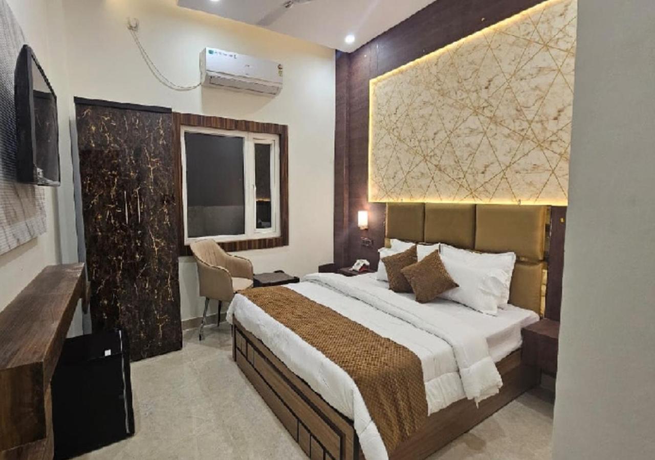 Triveni International 3* Kakarmatha