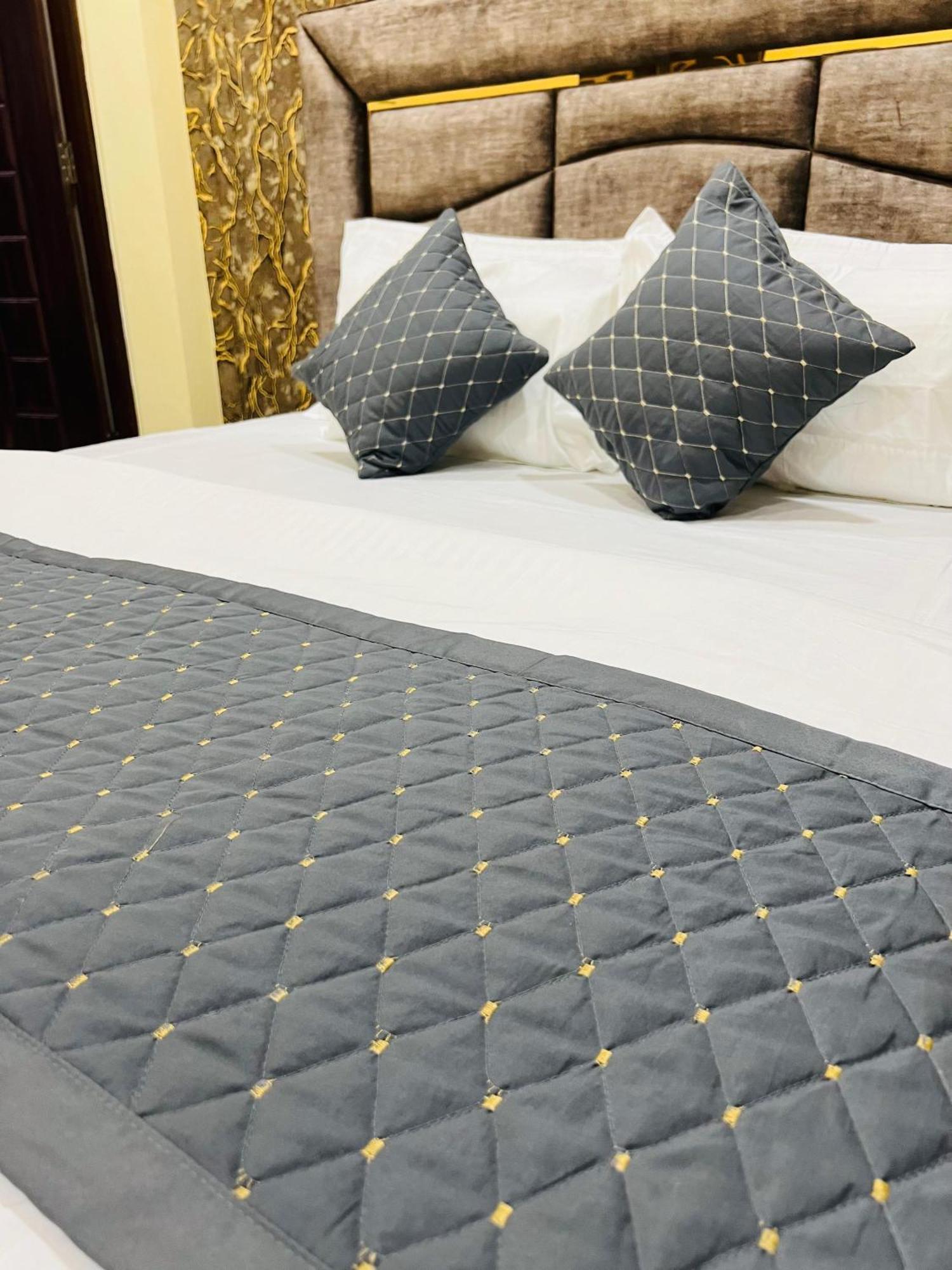 Guest house The V Residency Varanasi