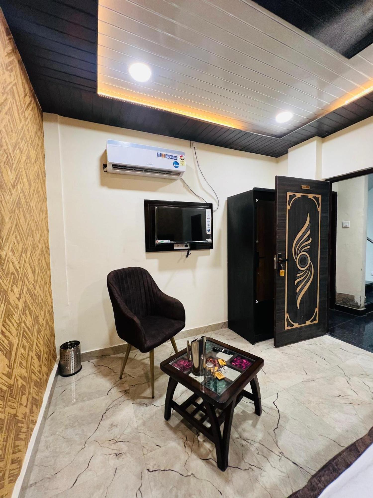 Guest house The V Residency Varanasi