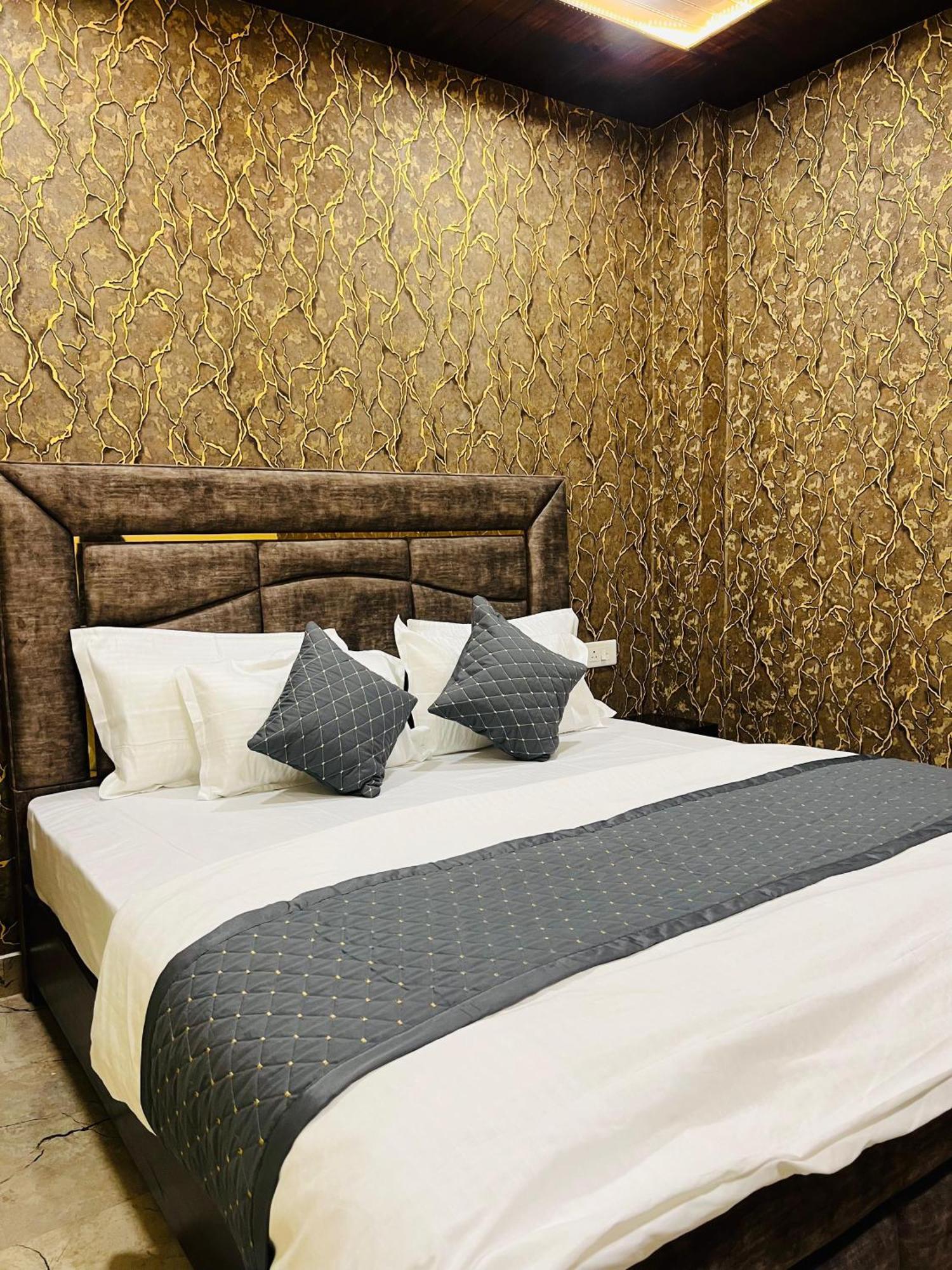 Guest house The V Residency *