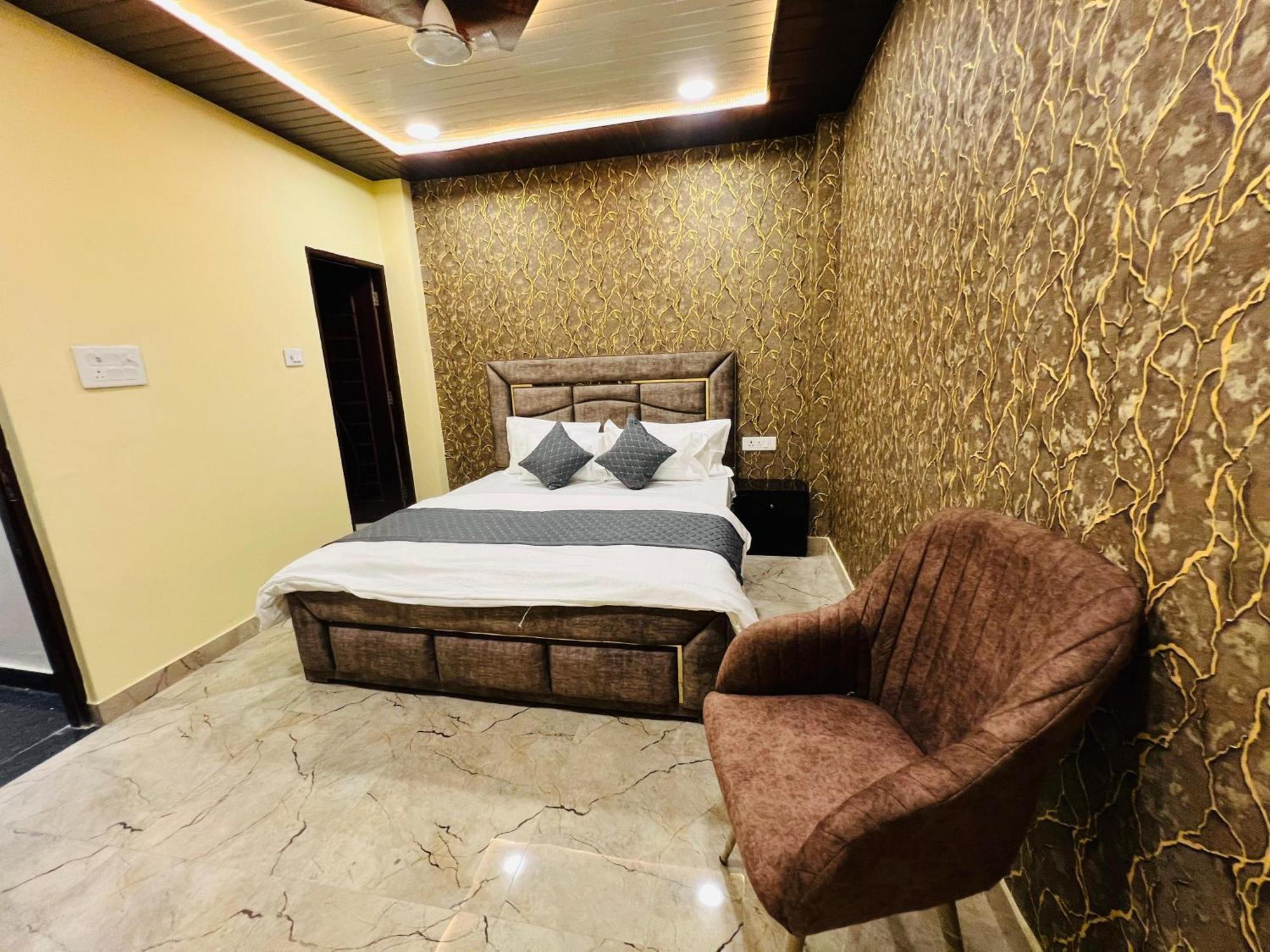 Guest house The V Residency *