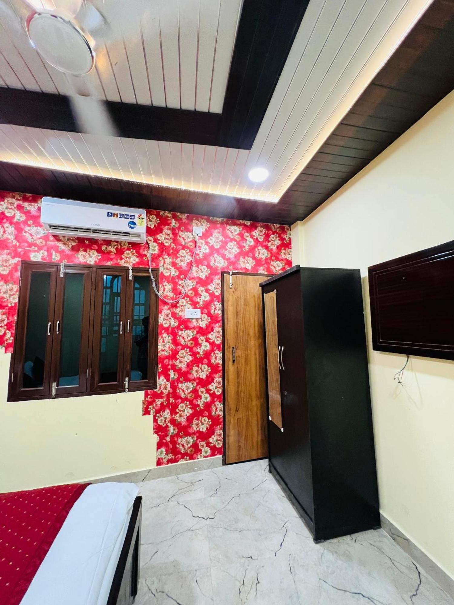 The V Residency Guest house Varanasi