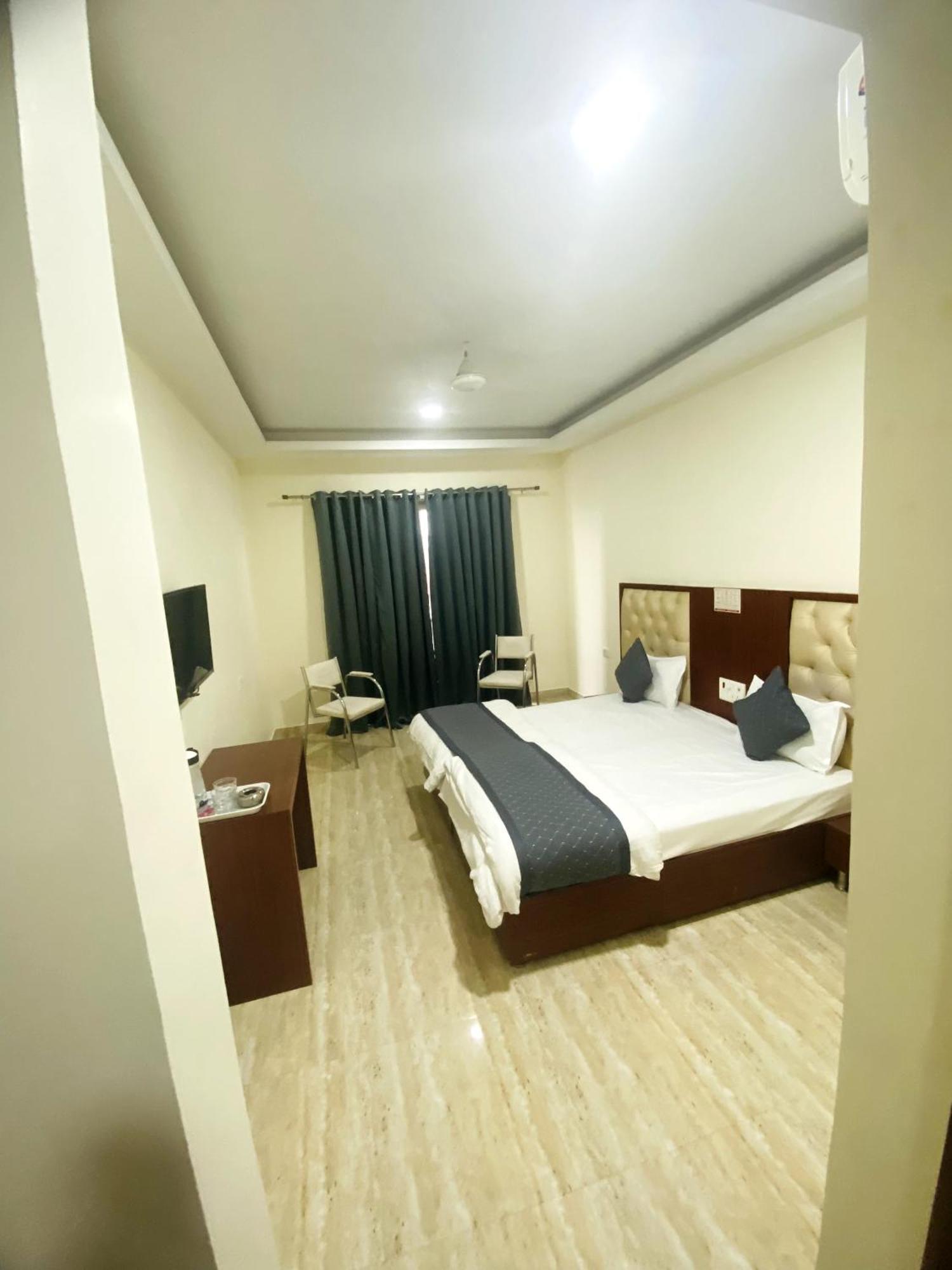 Guest house The V Residency