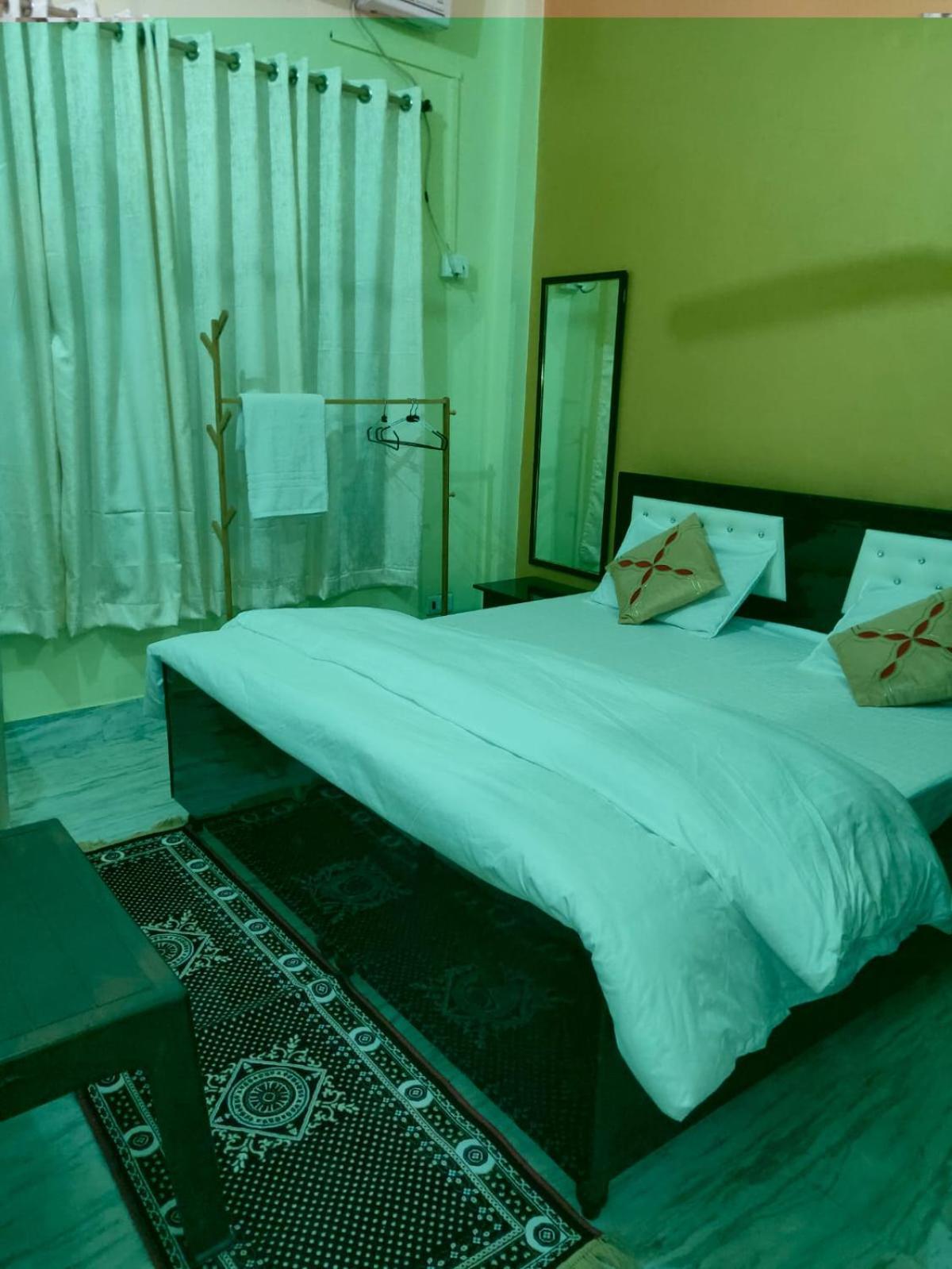 Apartment Simple Blissful - 2 Bedrooms Independent House