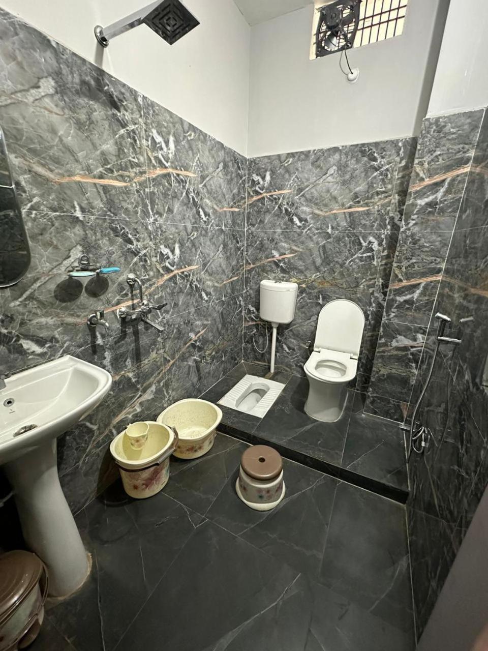 Apartment Simple Blissful - 2 Bedrooms Independent House *