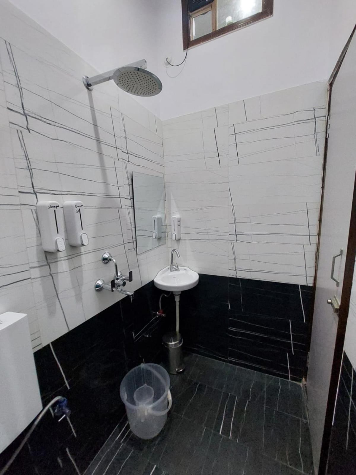 Apartment Simple Blissful - 2 Bedrooms Independent House *
